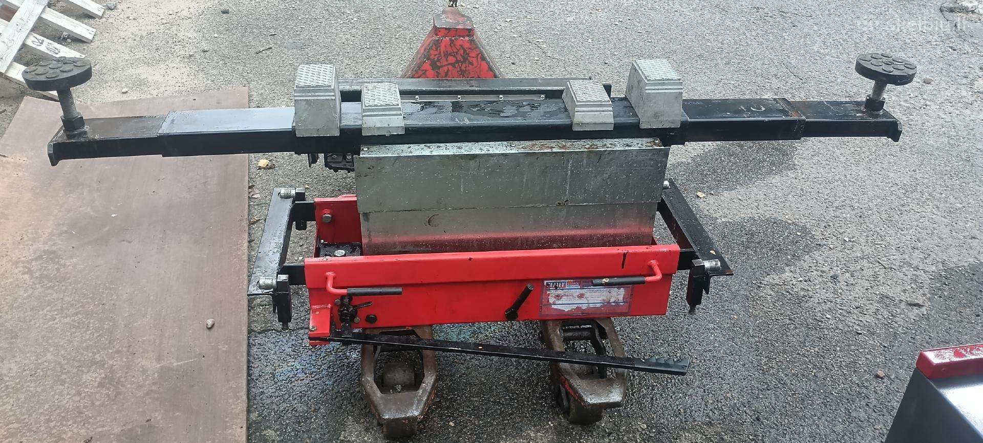 Naudota autoserviso iranga.