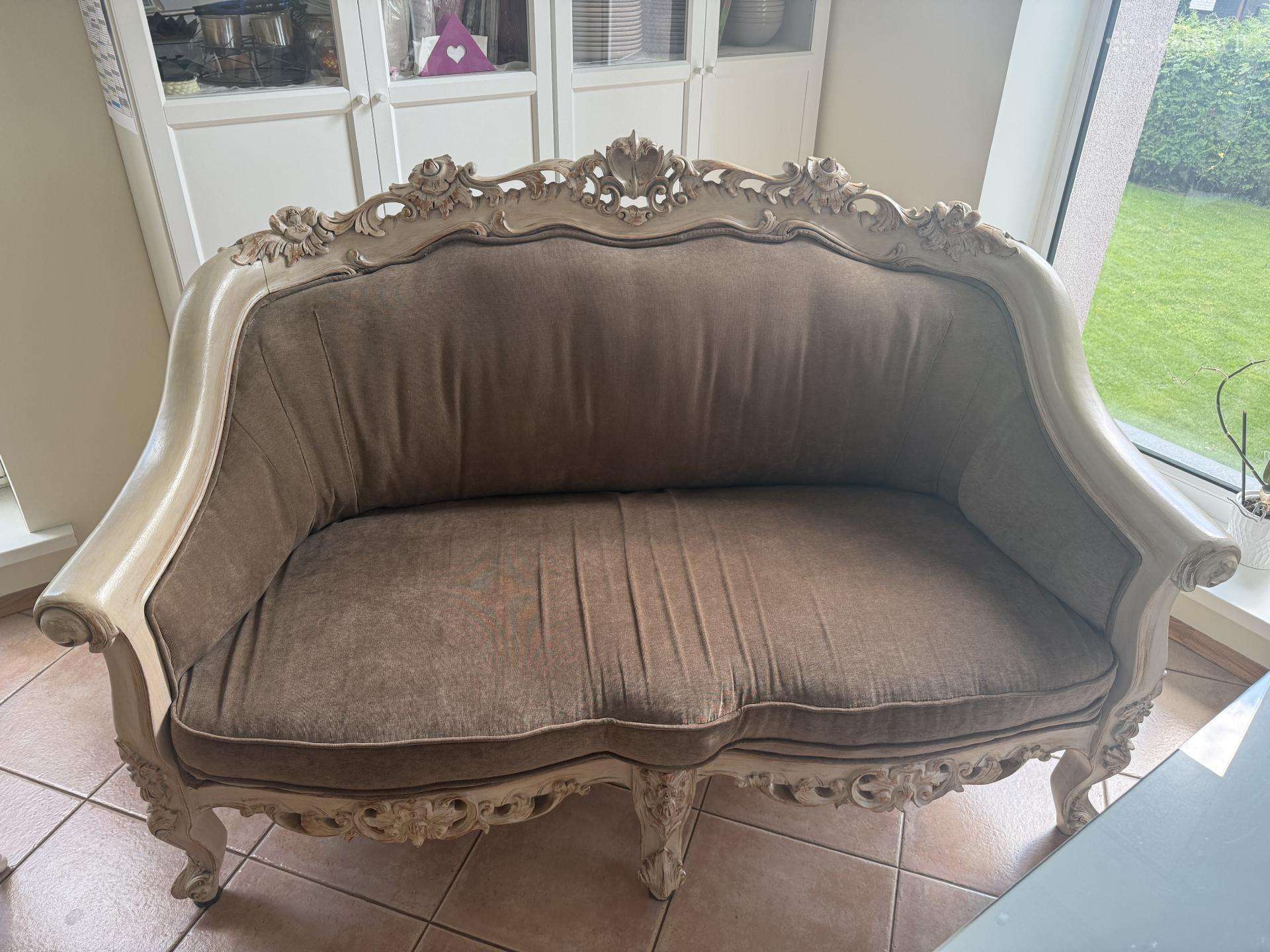 Klasikinė prabangi sofa su foteliu