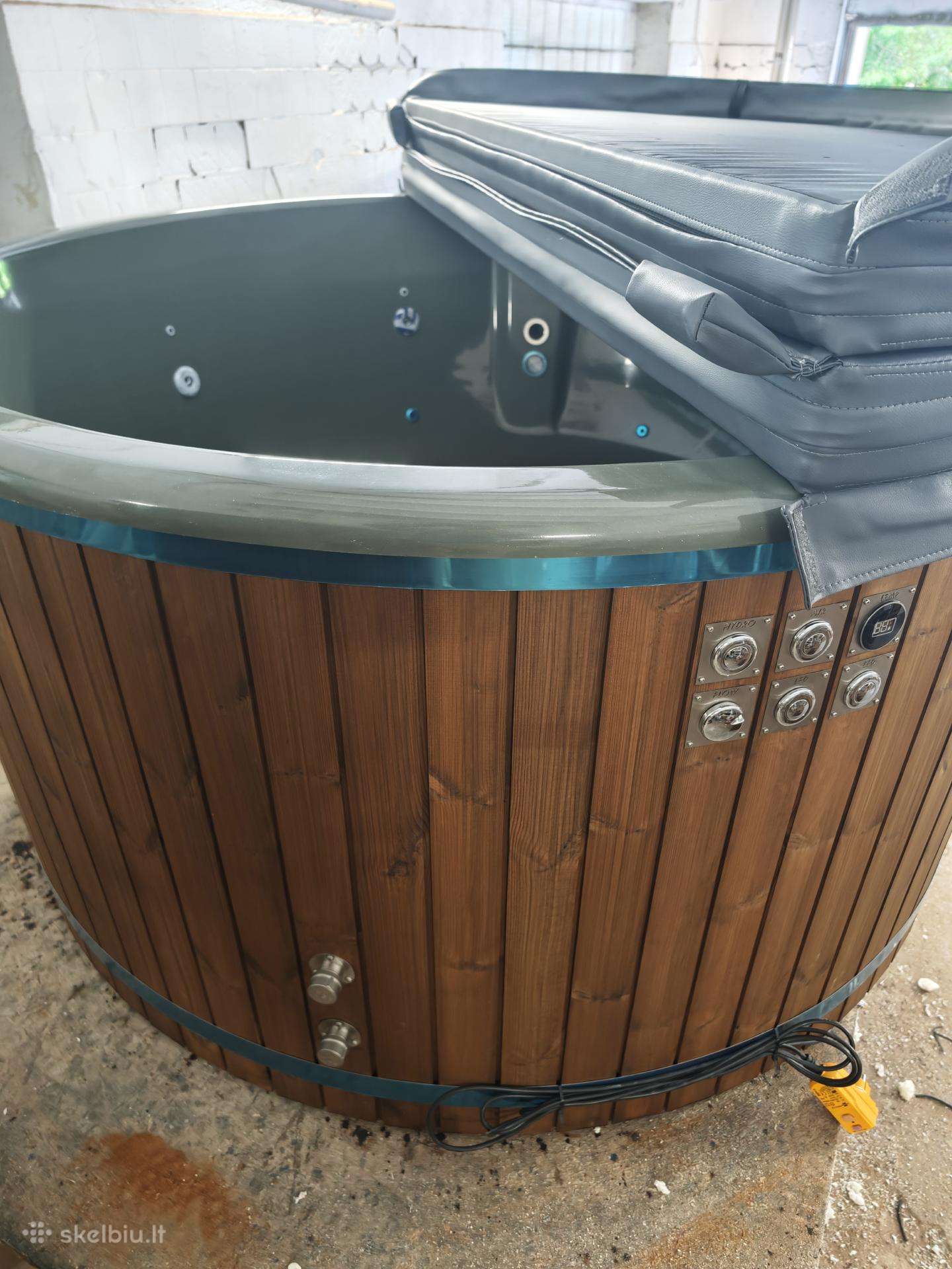 Kubilas su Jacuzzi sistema! Pilnas