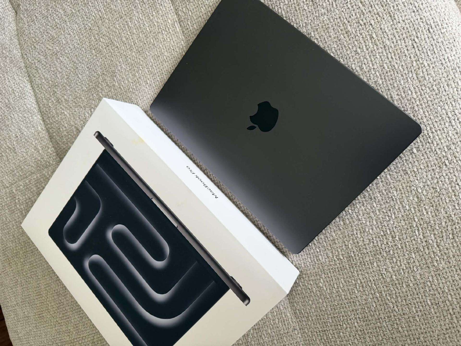 Parduodamas MacBook Pro 14" M4