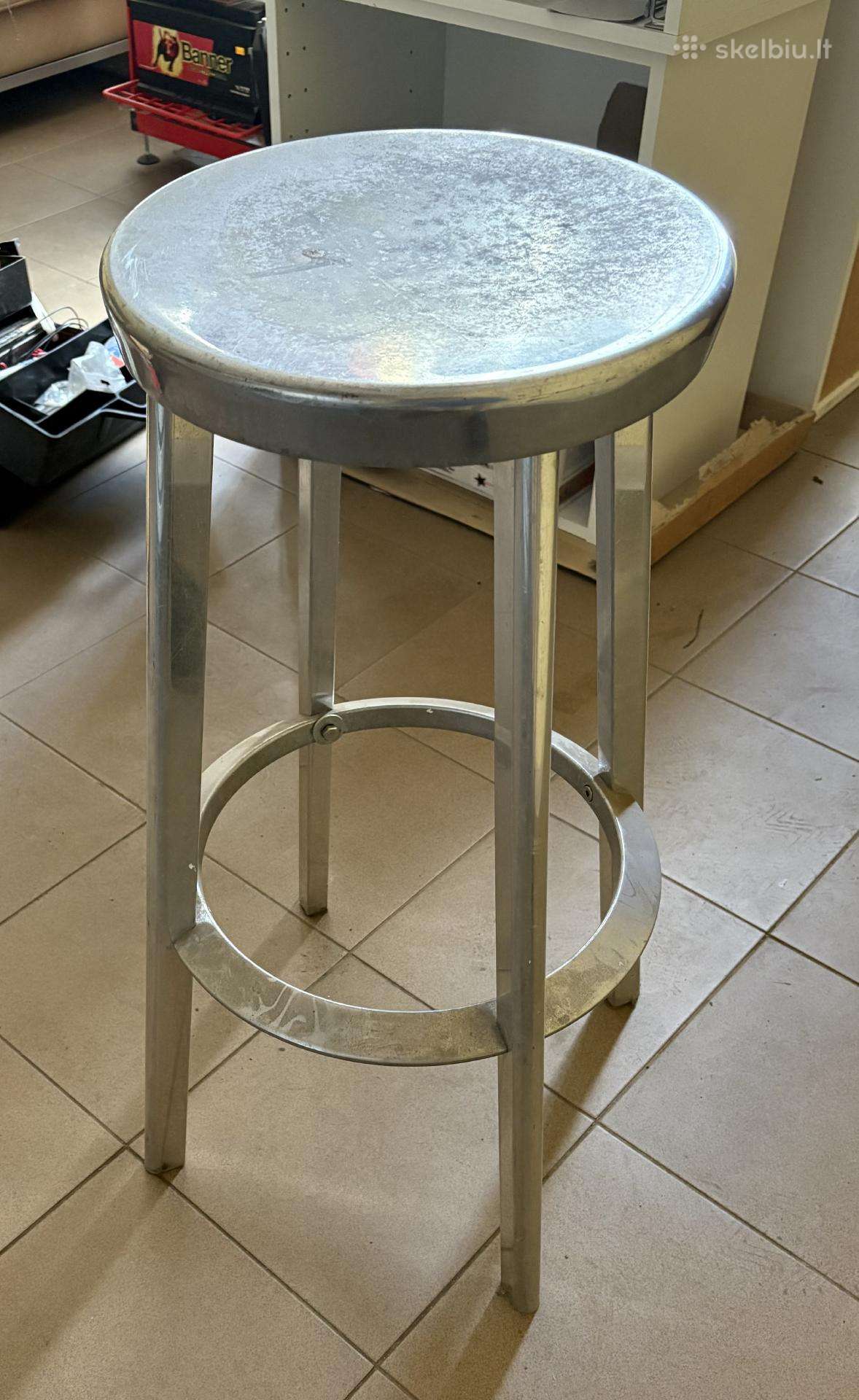 Neržaveikinė mechaniko kėdė