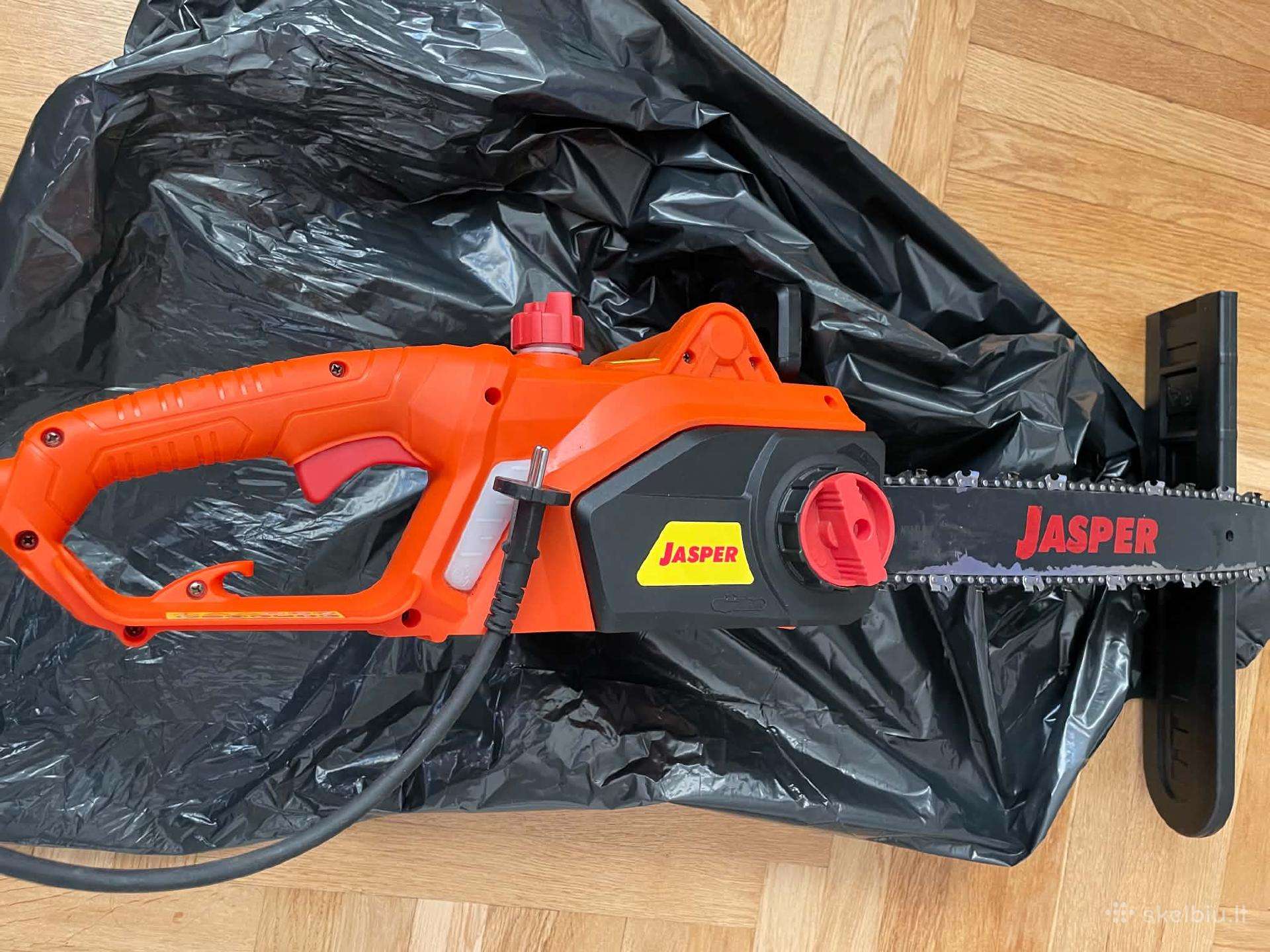 Elektrinis grandininis pjūklas.