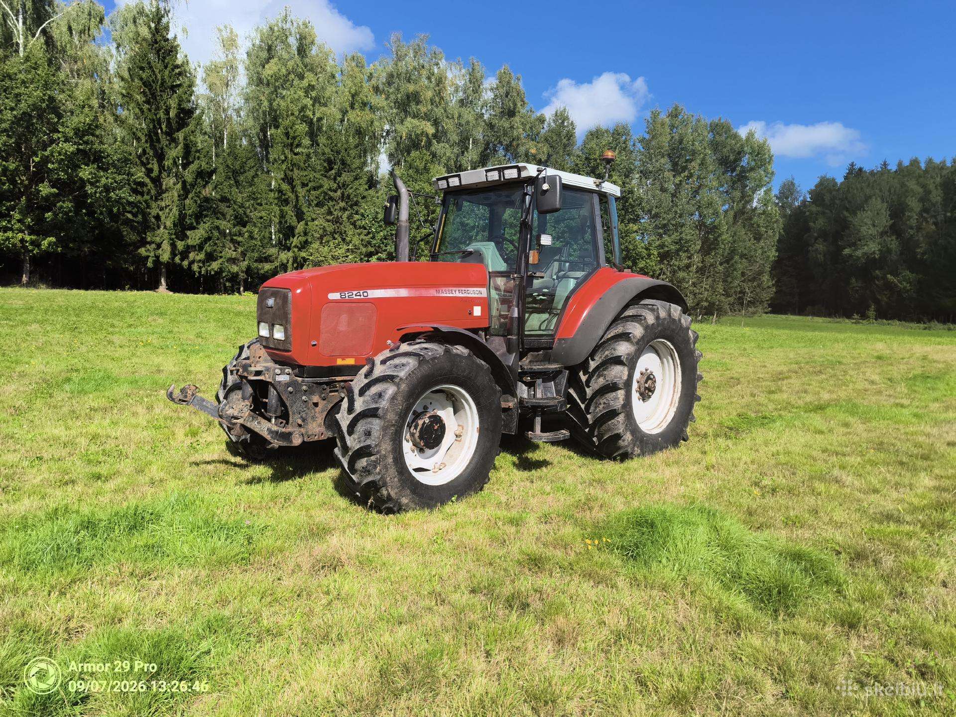 Massey Ferguson 8240