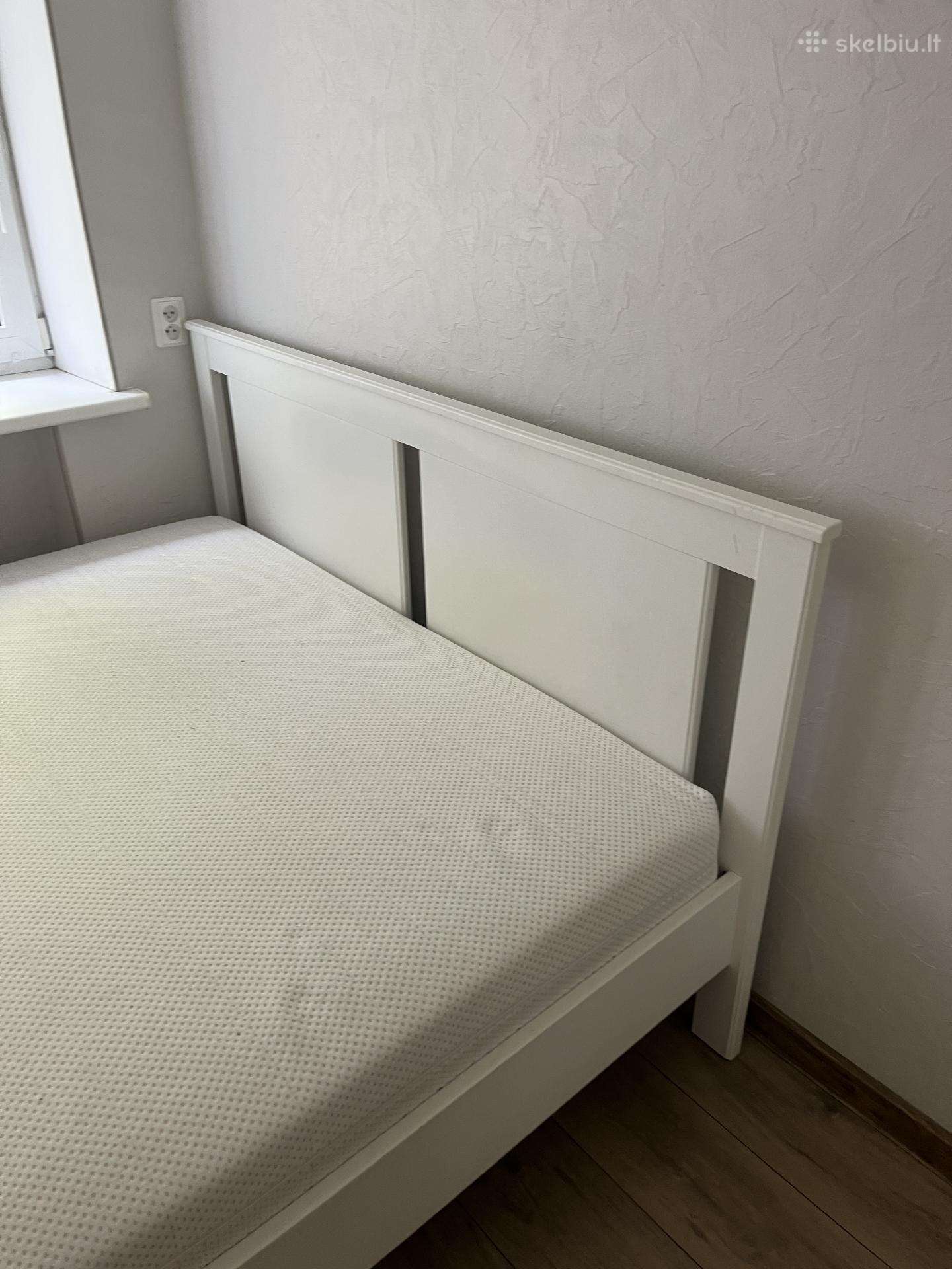 Lova su čiužiniu