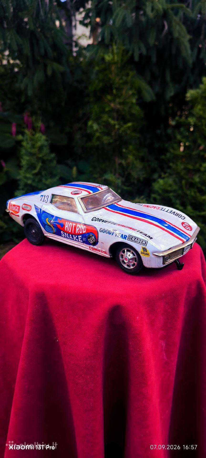 Kolekcinis skardinis zaislas Corvette