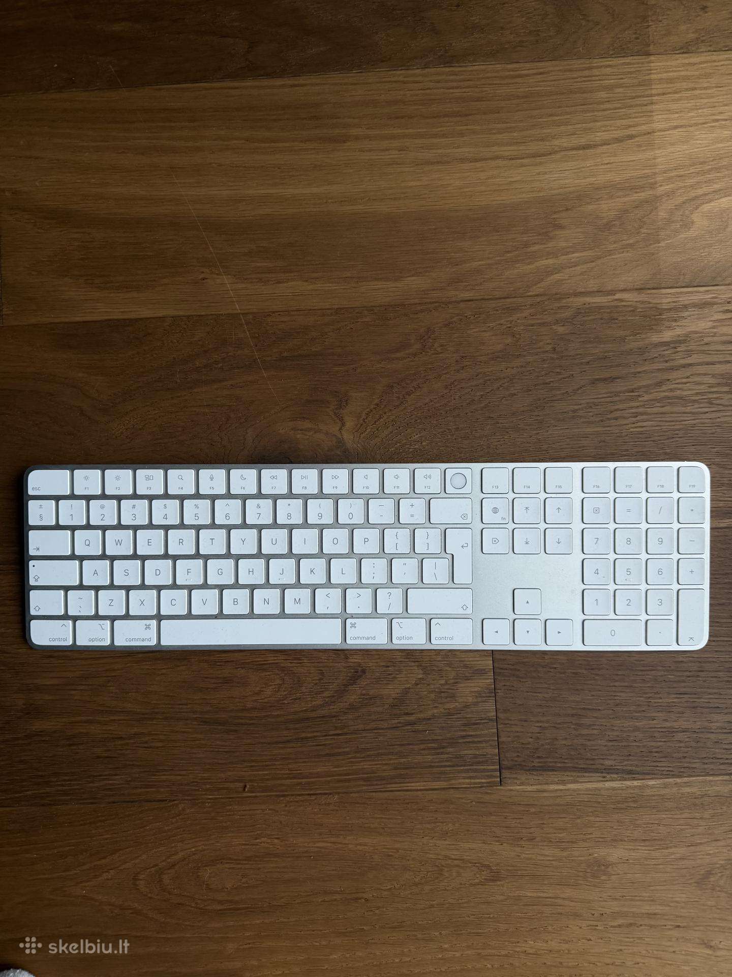 Apple magic keyboard with numpad touch id