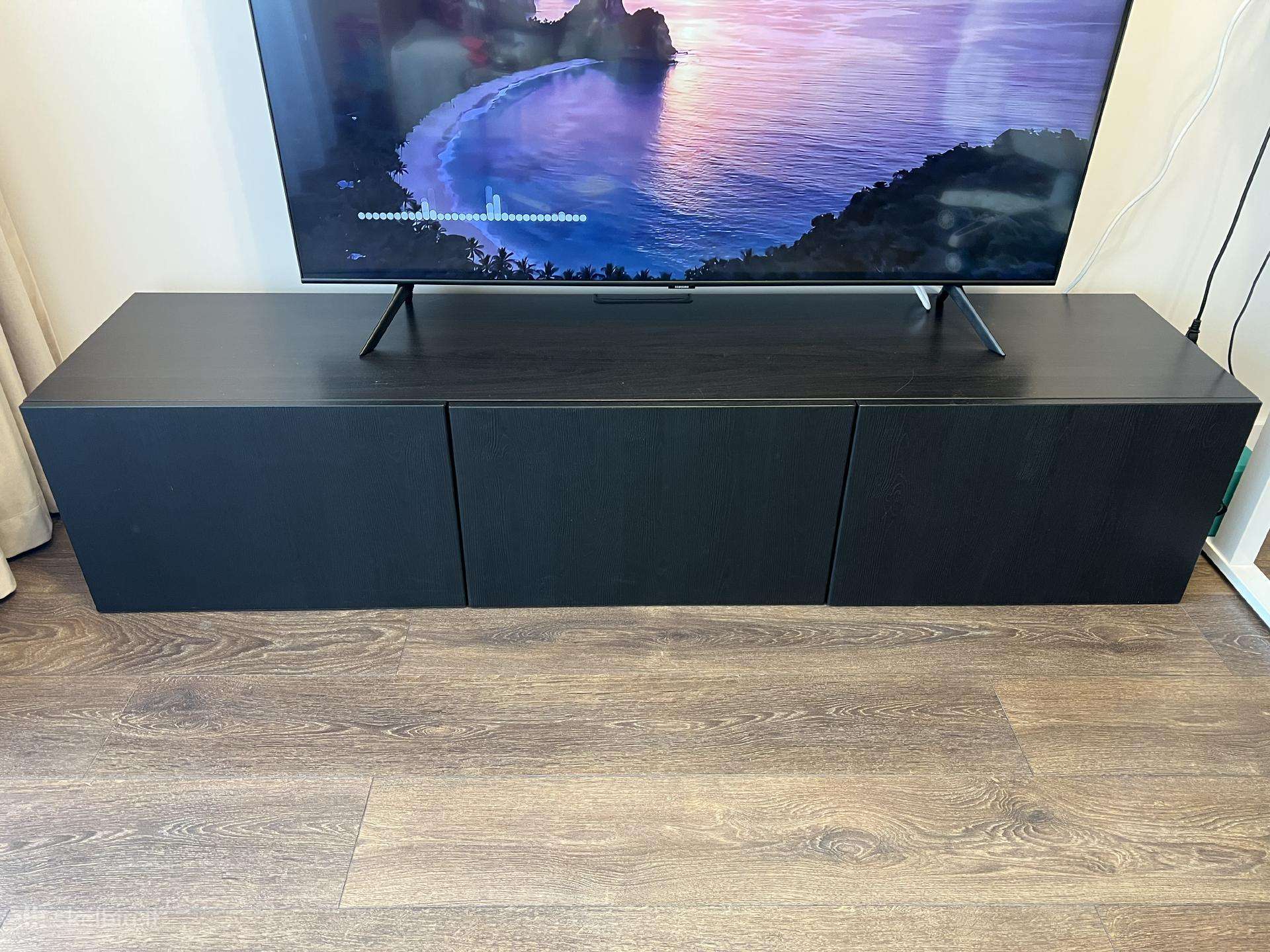 Ikea pakabinama TV spintelė