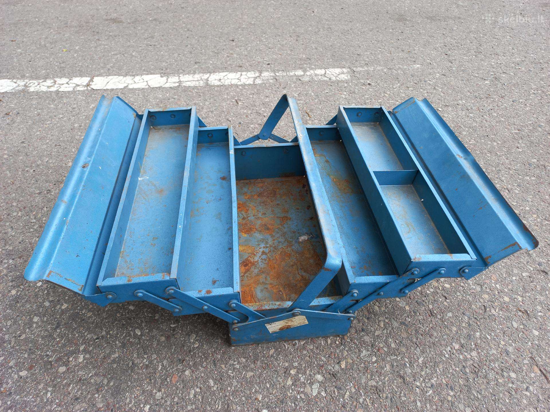 Metalinė įrankių dėžė