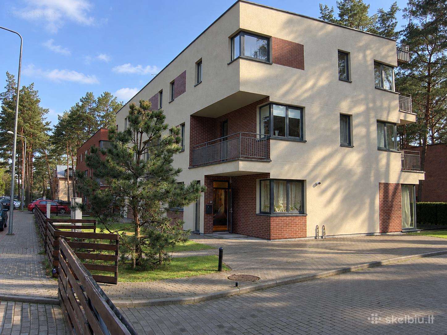 Savininkai parduoda kotedžą prie jūros
