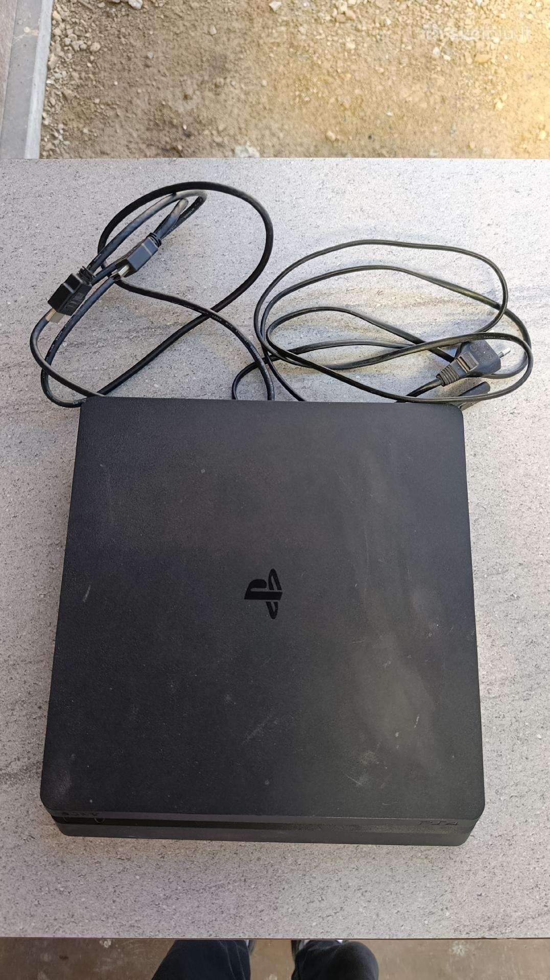 Parduodu ps4 slim