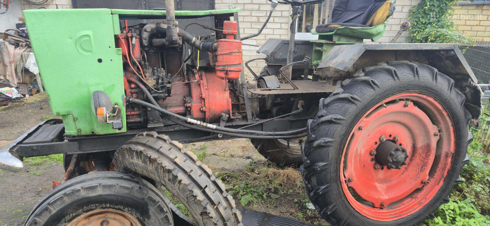 Savadarbis traktorius su T-25 motoru