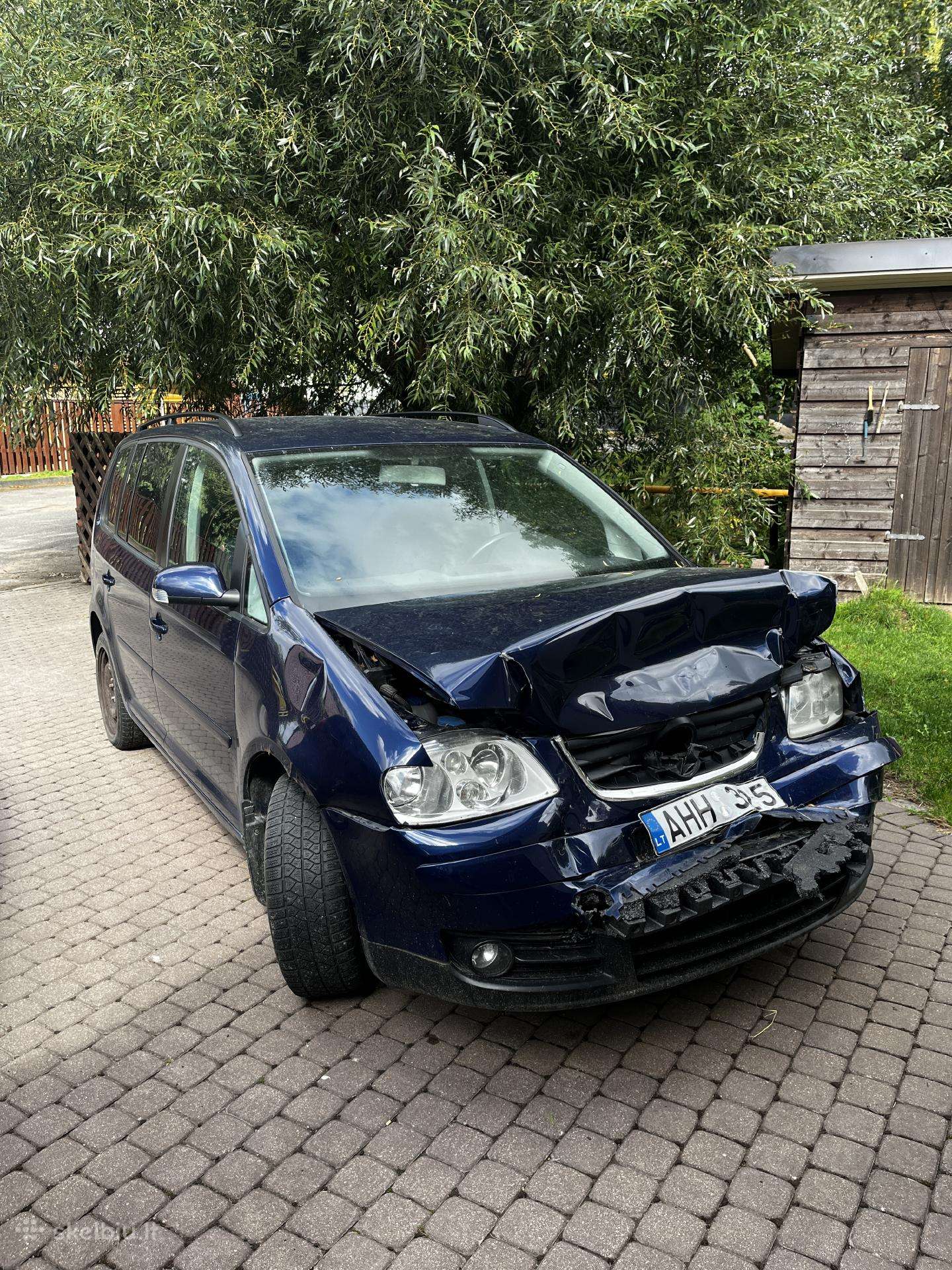 Daužtas VW Touran 2005m Variklis veikia, yra Ta