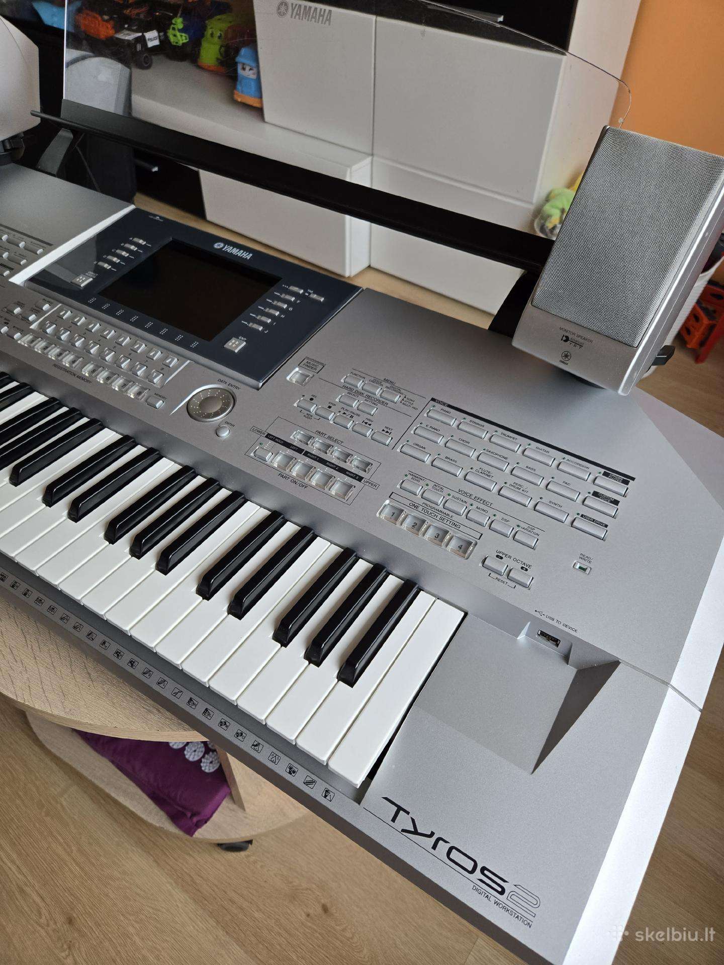 Tyros 2