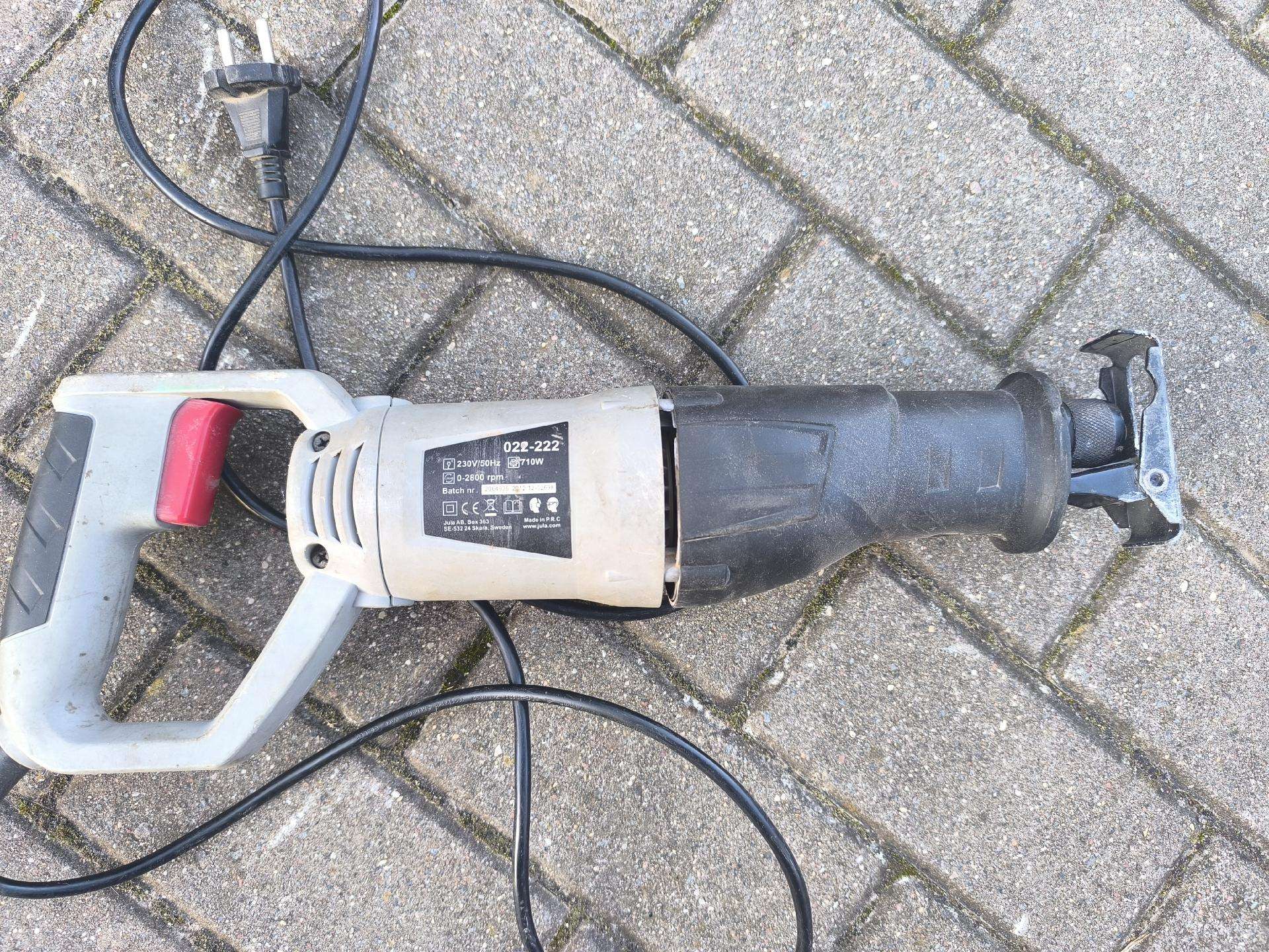 Tiesinis pjūklas Meec