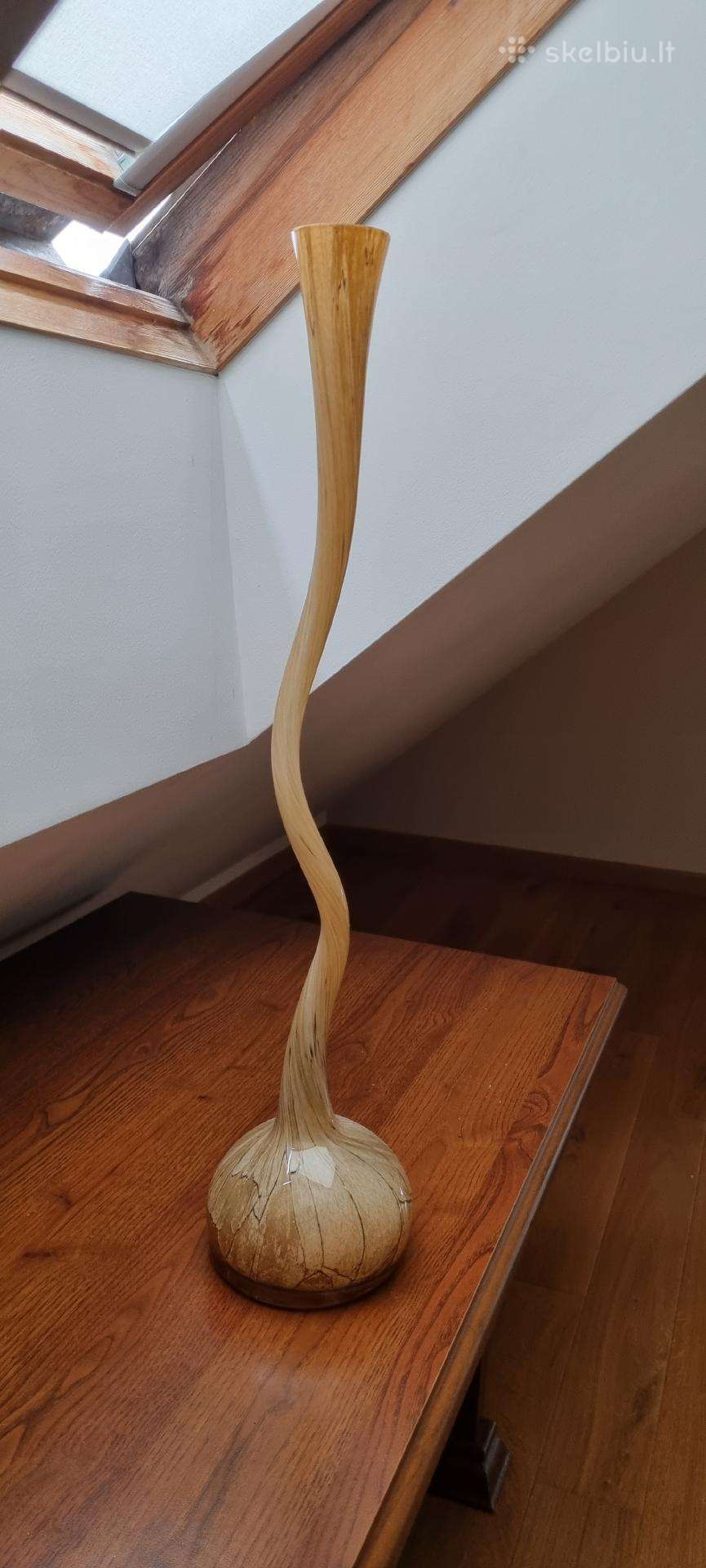 Išskirtinė pūsto stiklo grindų vaza