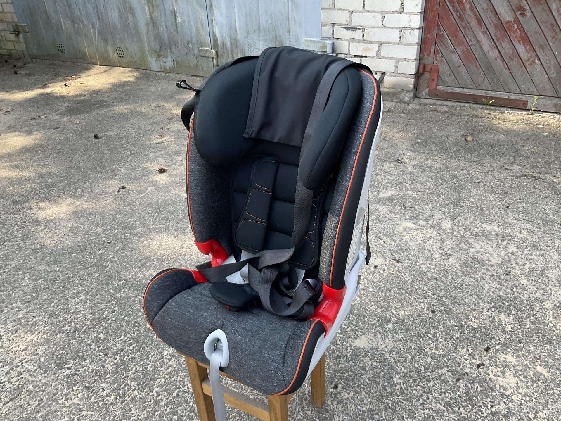 Vaikiška kėdutė vaikams automobilyje vezti
