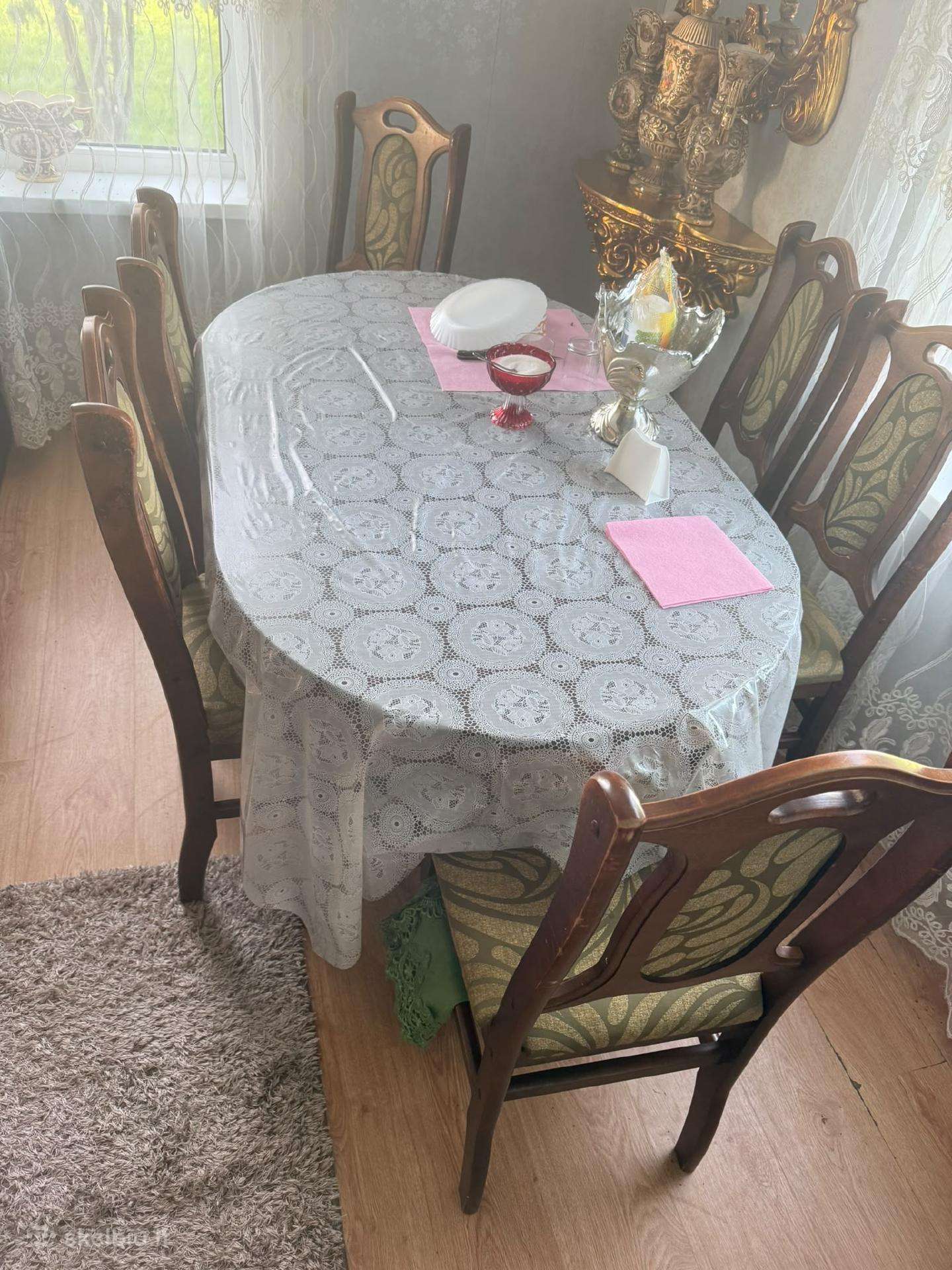 Parduodu stala su šešeis kedemis stalas medina