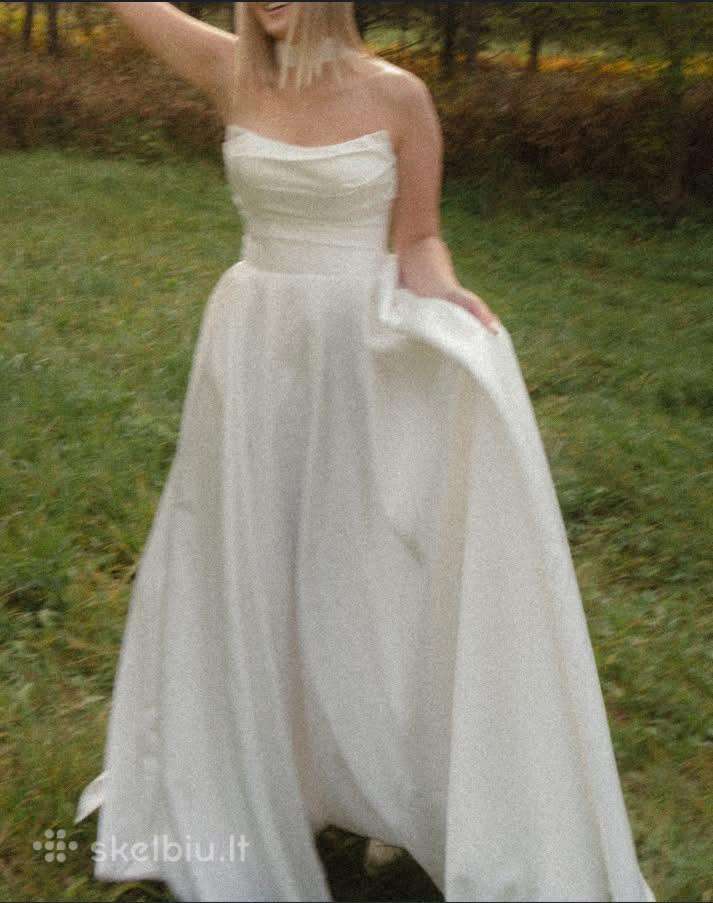 Vestuvinė suknelė su šalikėliu ir rankovėmis