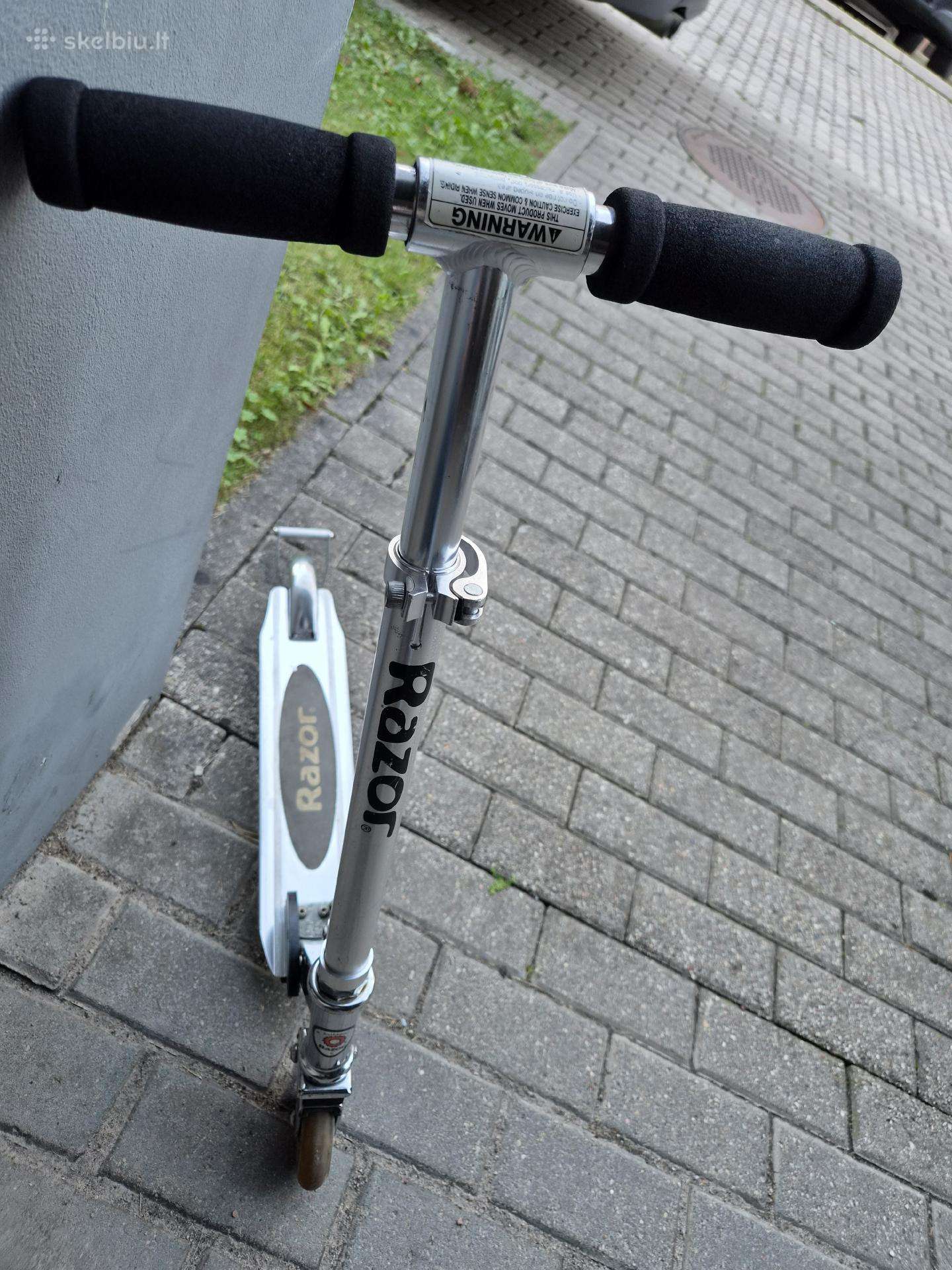 Razor sulankstomas paspirtukas