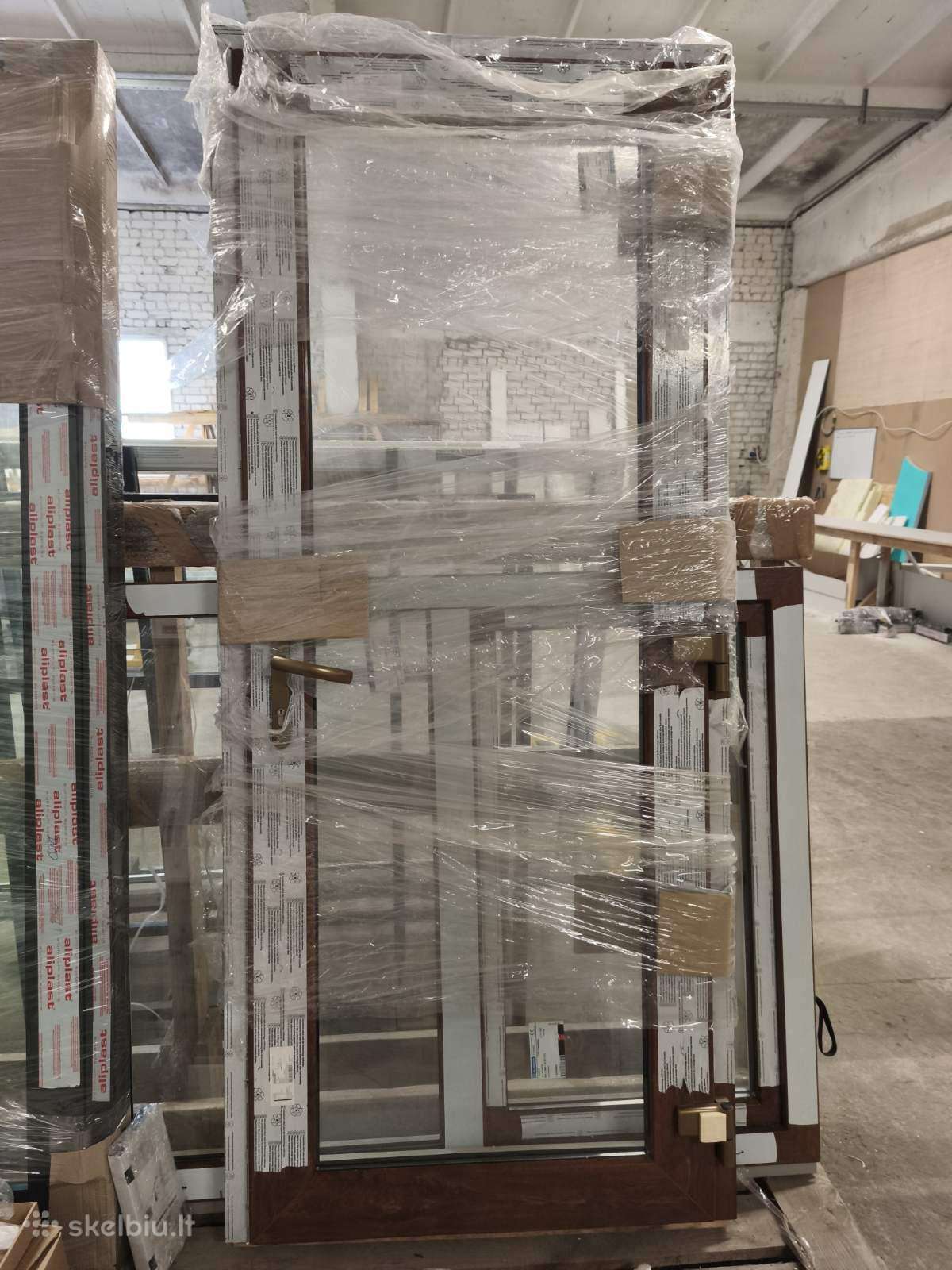 Naujos Pvc lauko durys 950*2190