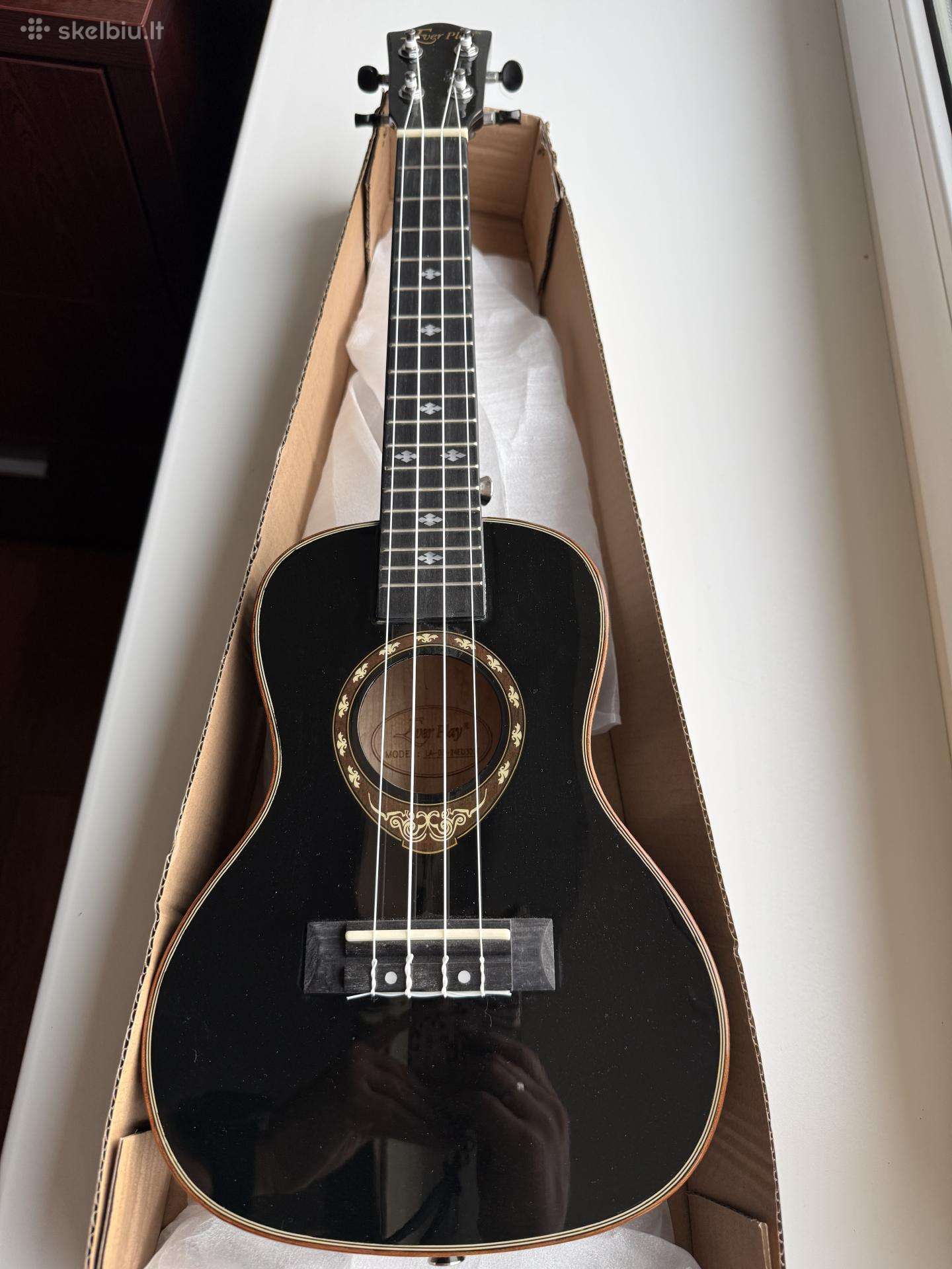 Ukulele Ever Play UK- La03-24-bk-eq300t concert