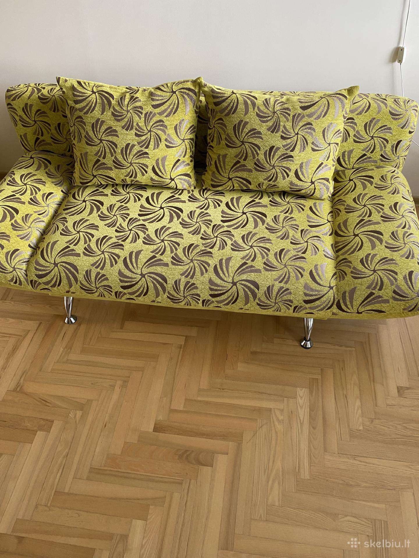 Sofa-lova su patalynės dėže ir pagalvėmis