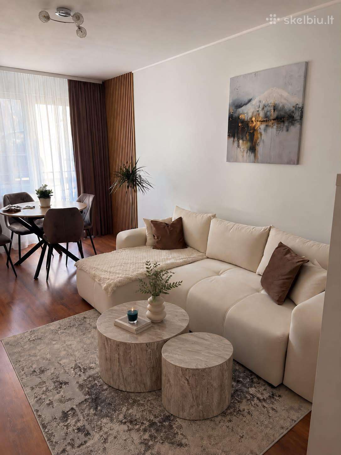 Svetainės sofa su miegamaja dalimi