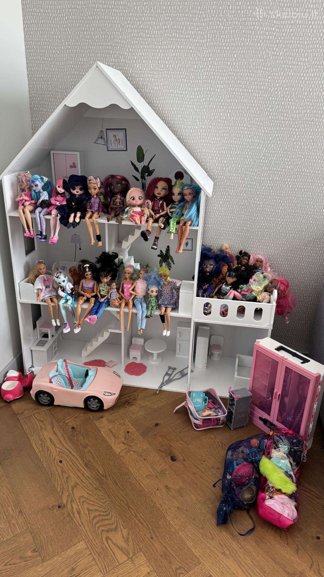 Barbiu namas su visais priedais