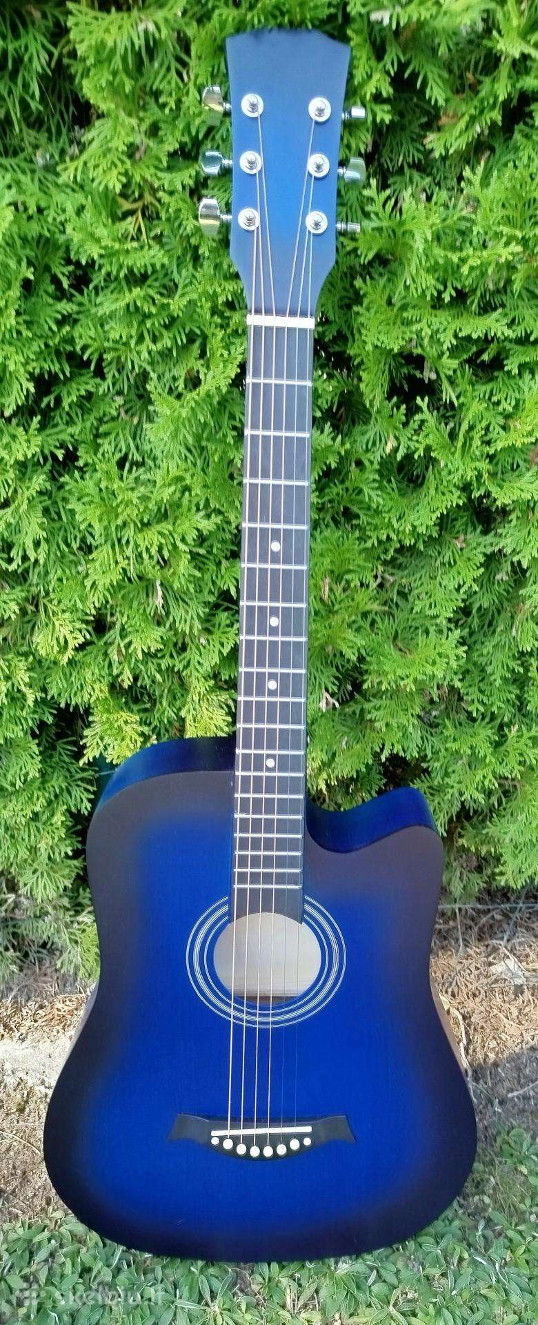 Akustine gitara.