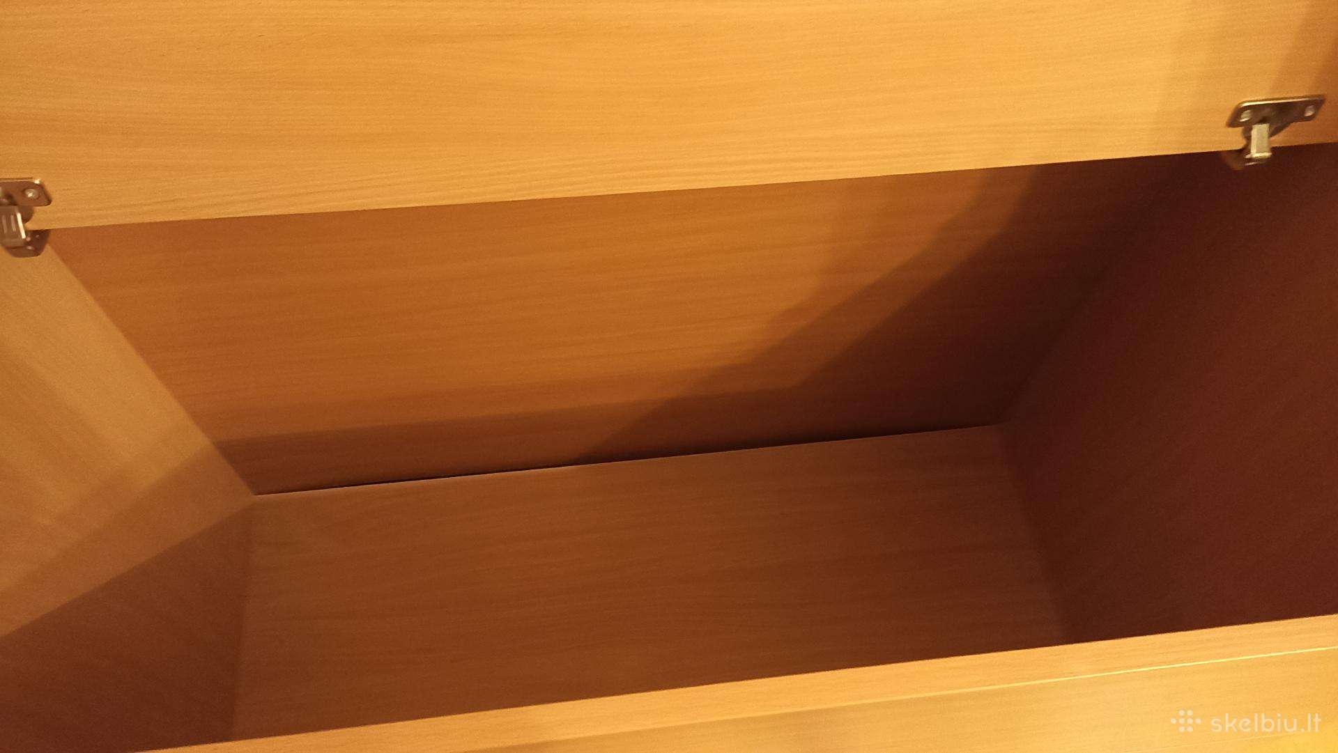 Parduodu geros plokštės patalynės dėžę.