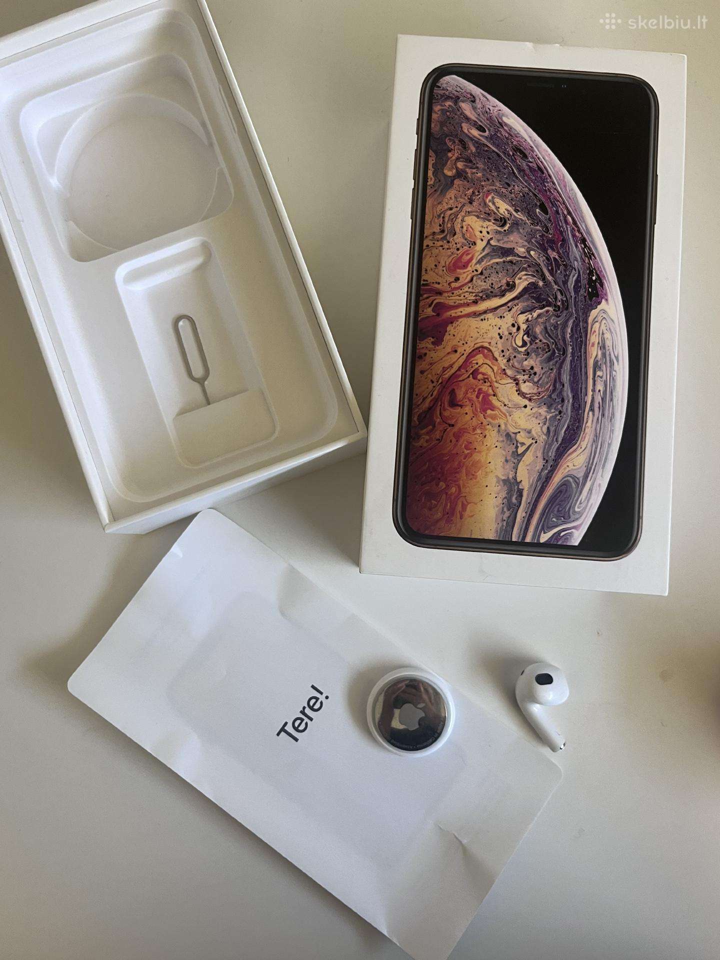 iPhone dėžutė ir Airtag ir ausinė