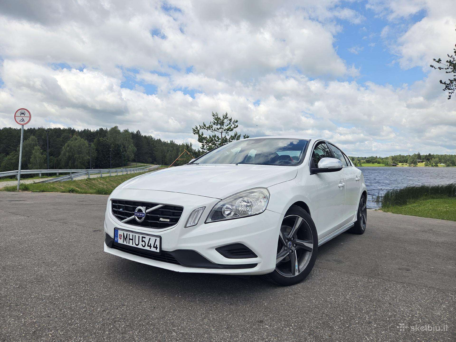 Parduodama balta gulbė Volvo S60