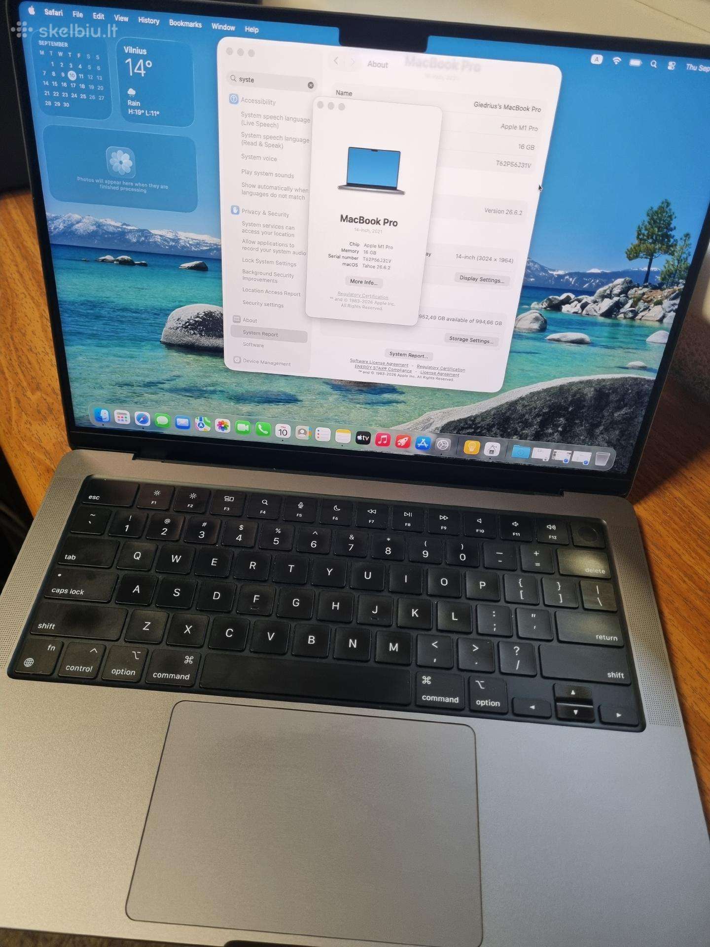 Apple MacBook