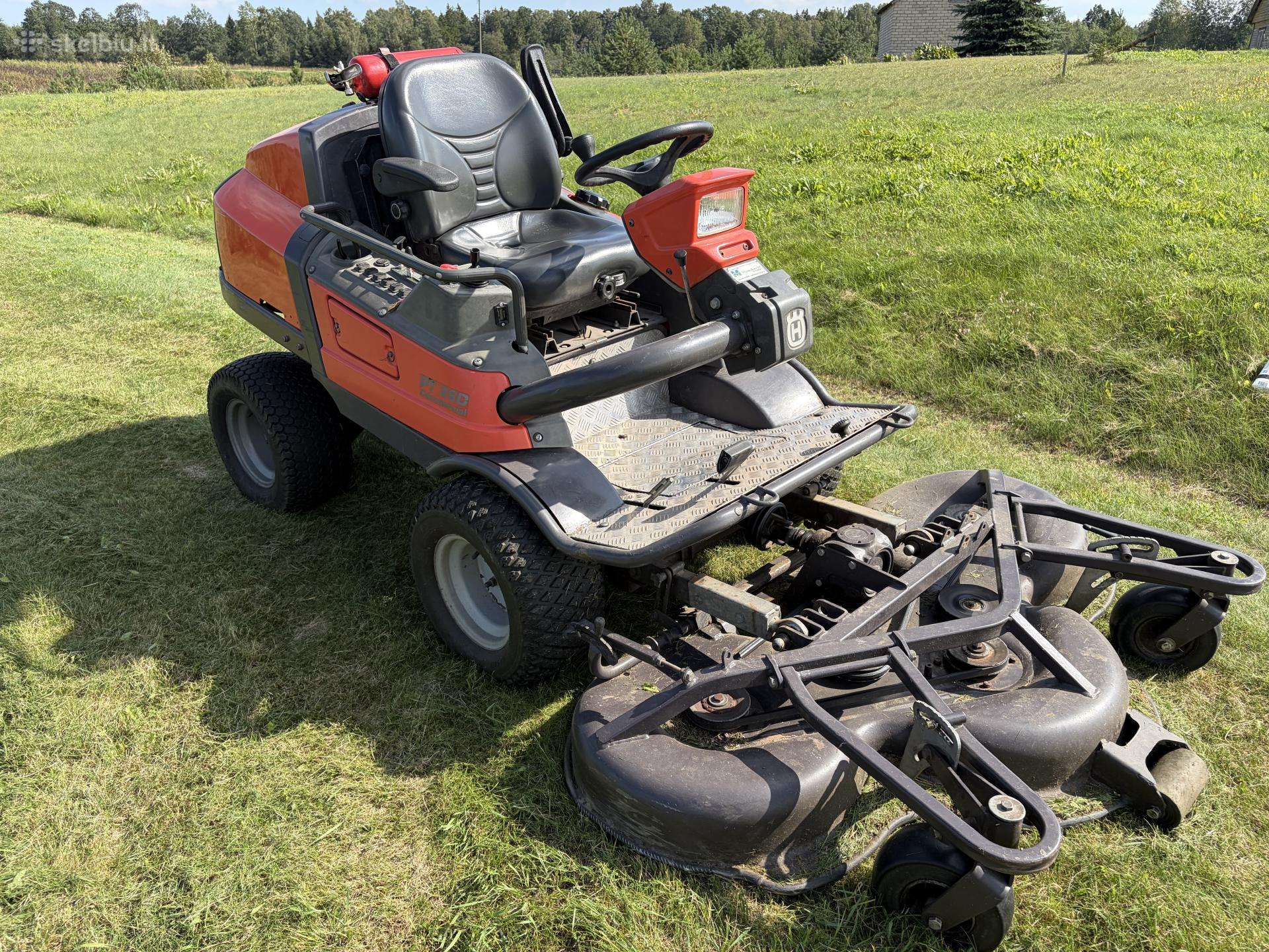 Profesionalus sodo traktoriukas Husvarna