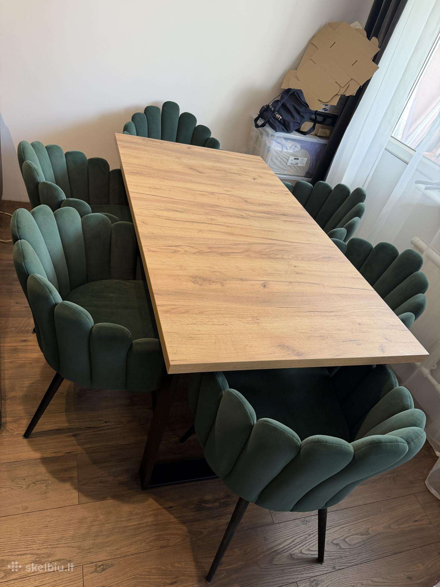 Stalas išskleidžiamas 160-210x85cm su kėdėm