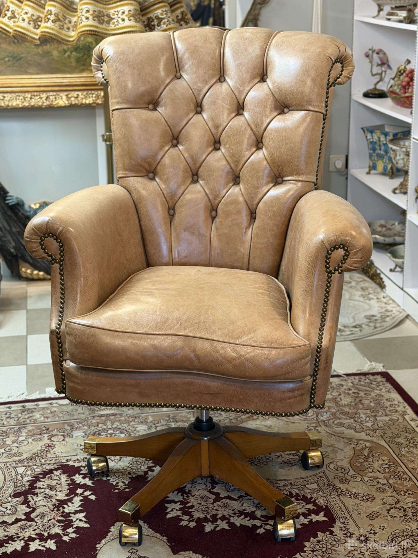 Chesterfield odinė darbo kėdė