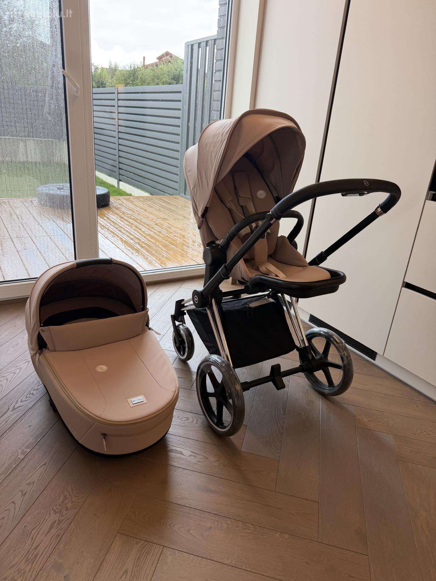 Cybex Priam V4 vežimėlis su sportine dalimi
