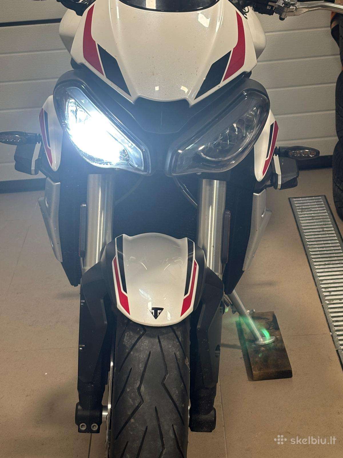 Triumph Street Triple, street / classic