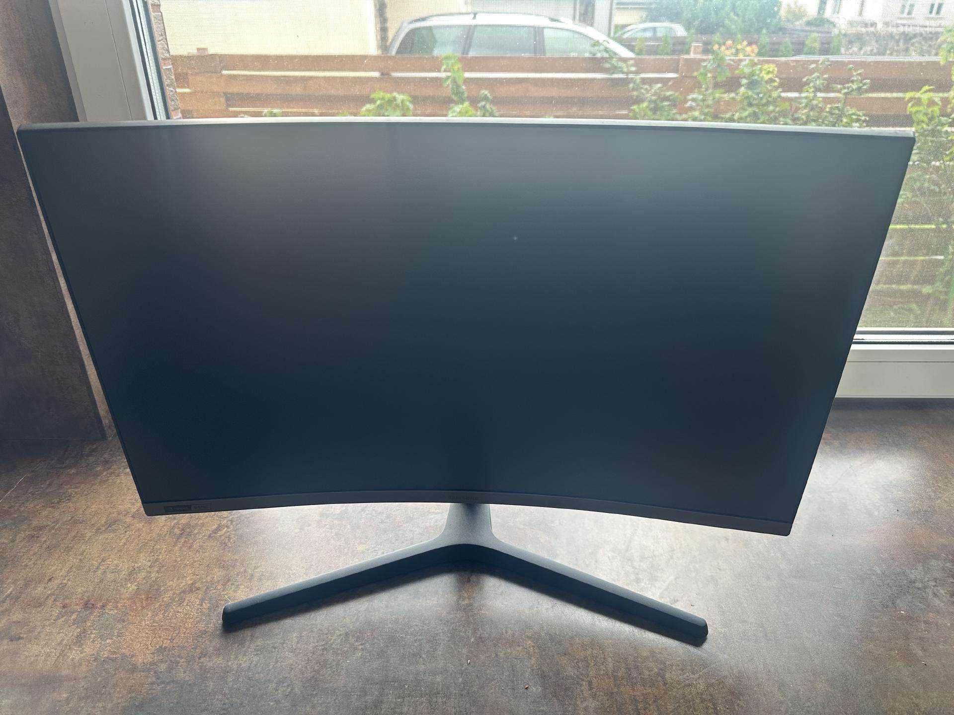 Parduodu Samsung 27"crg50 240hz lenktą Monitorių