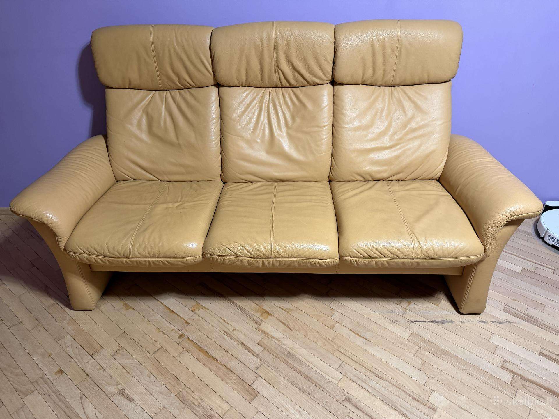 Trivietė šviesių garstyčių odinė sofa