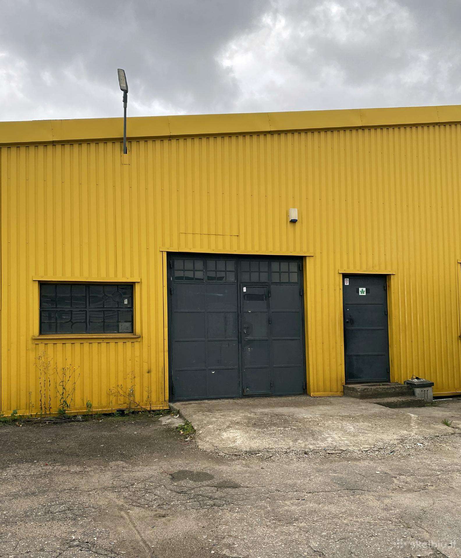 104,50 m² sandėliavimo patalpos