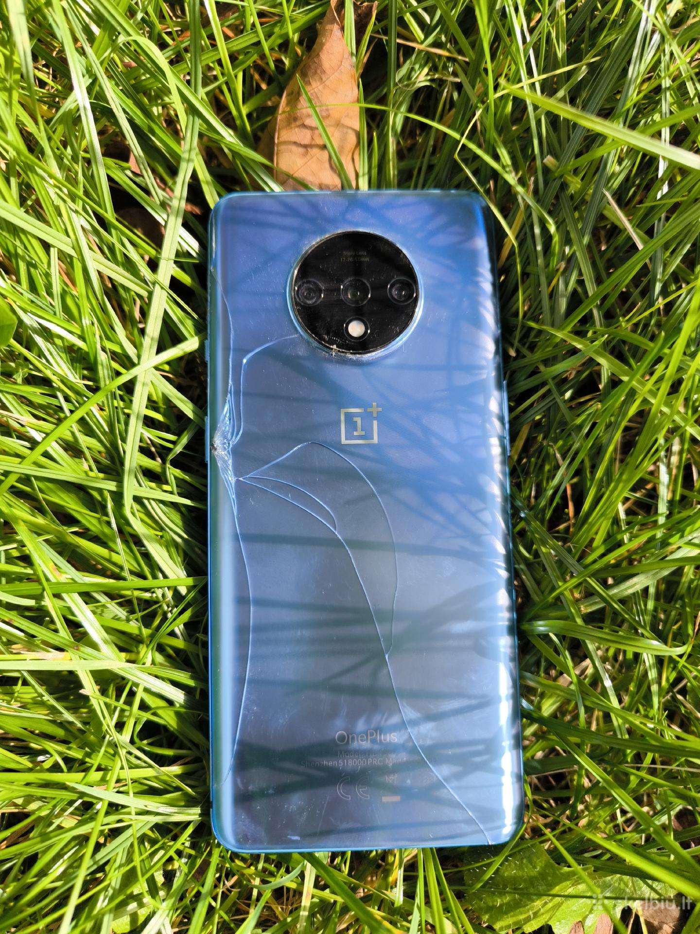 Oneplus 7t kraunas, įsijungia, skamba, bevaizdžia