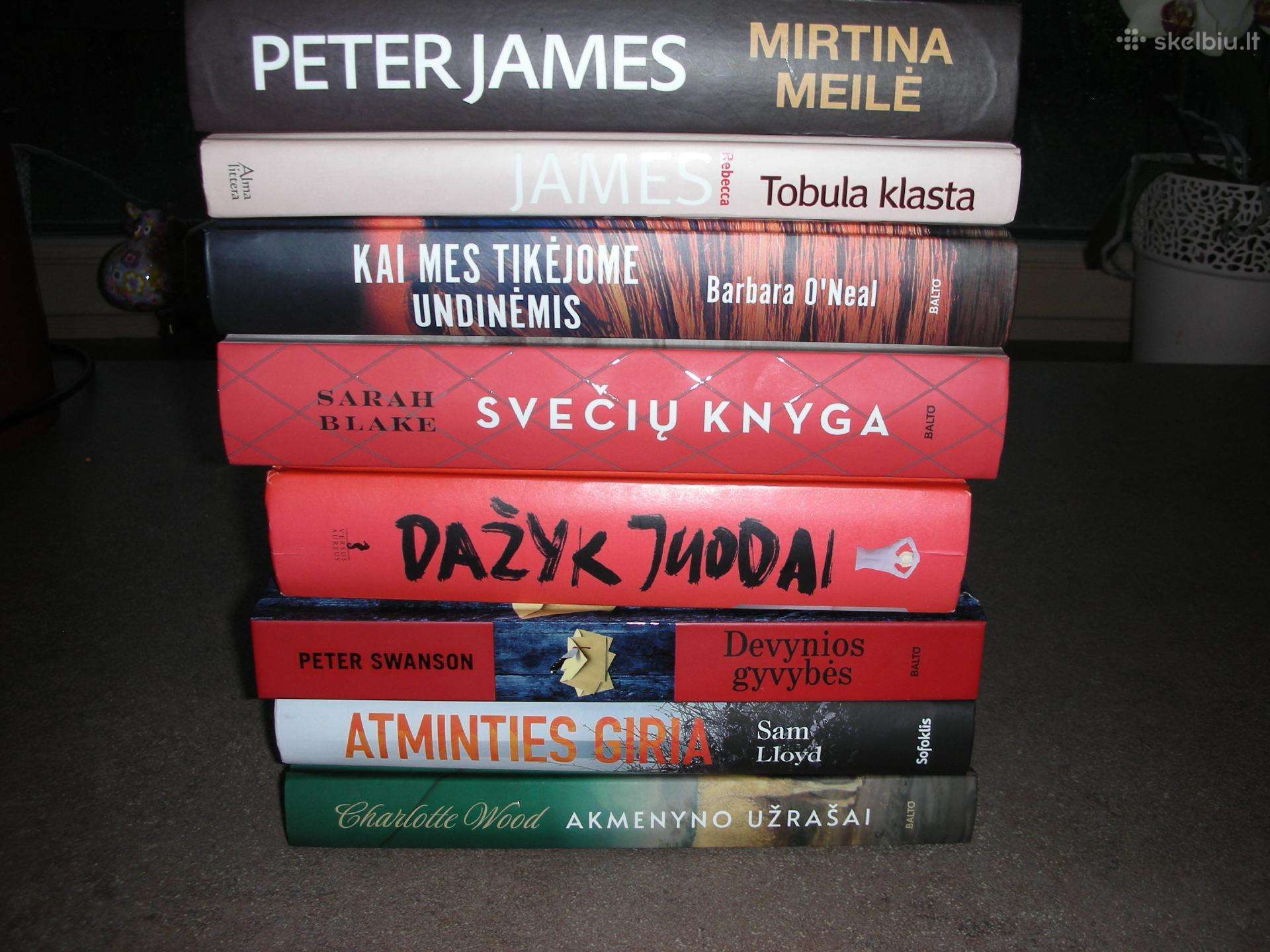 8 vnt knygų