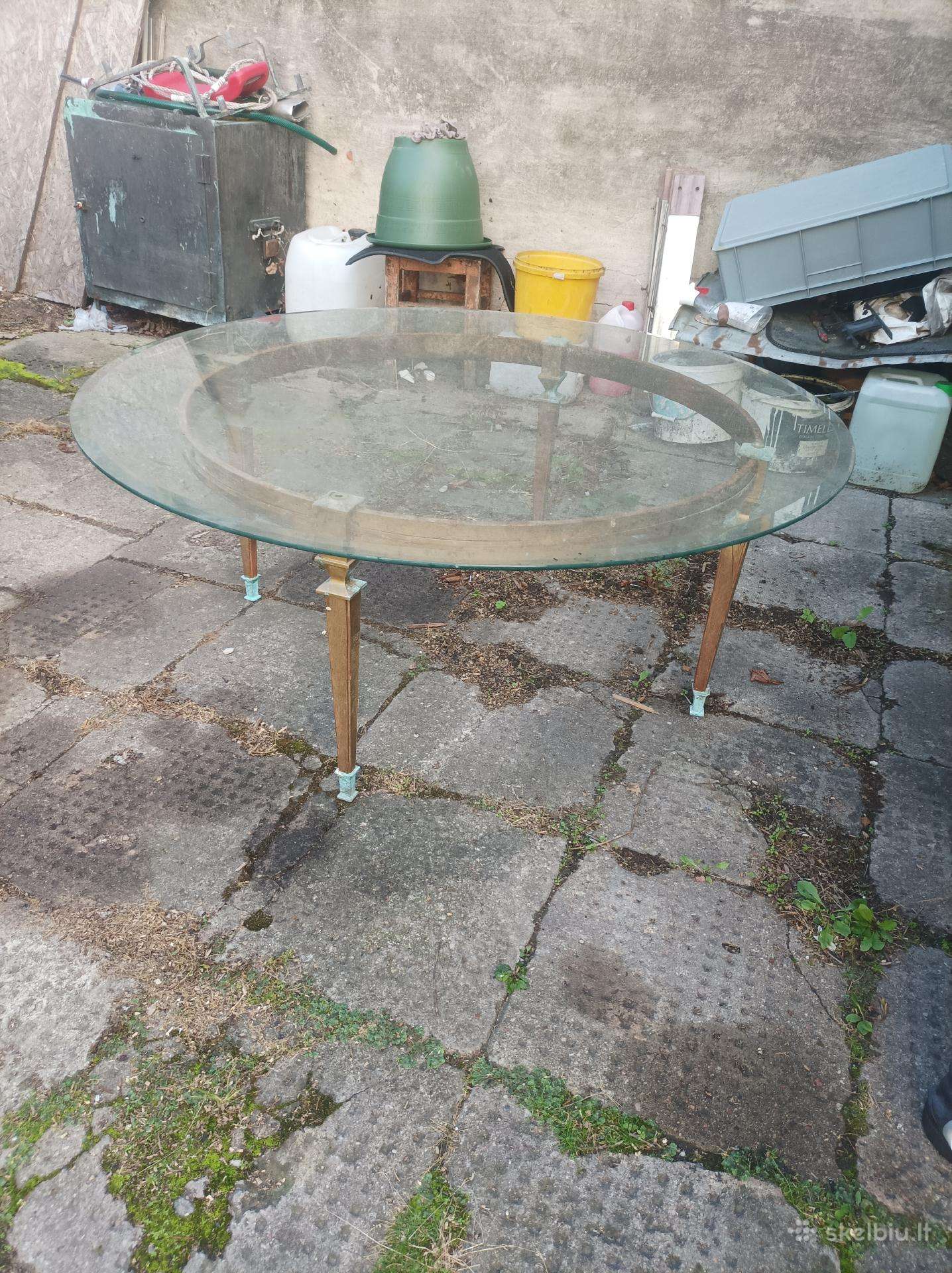 Antikvarinis kavos stalas. Nemažas.