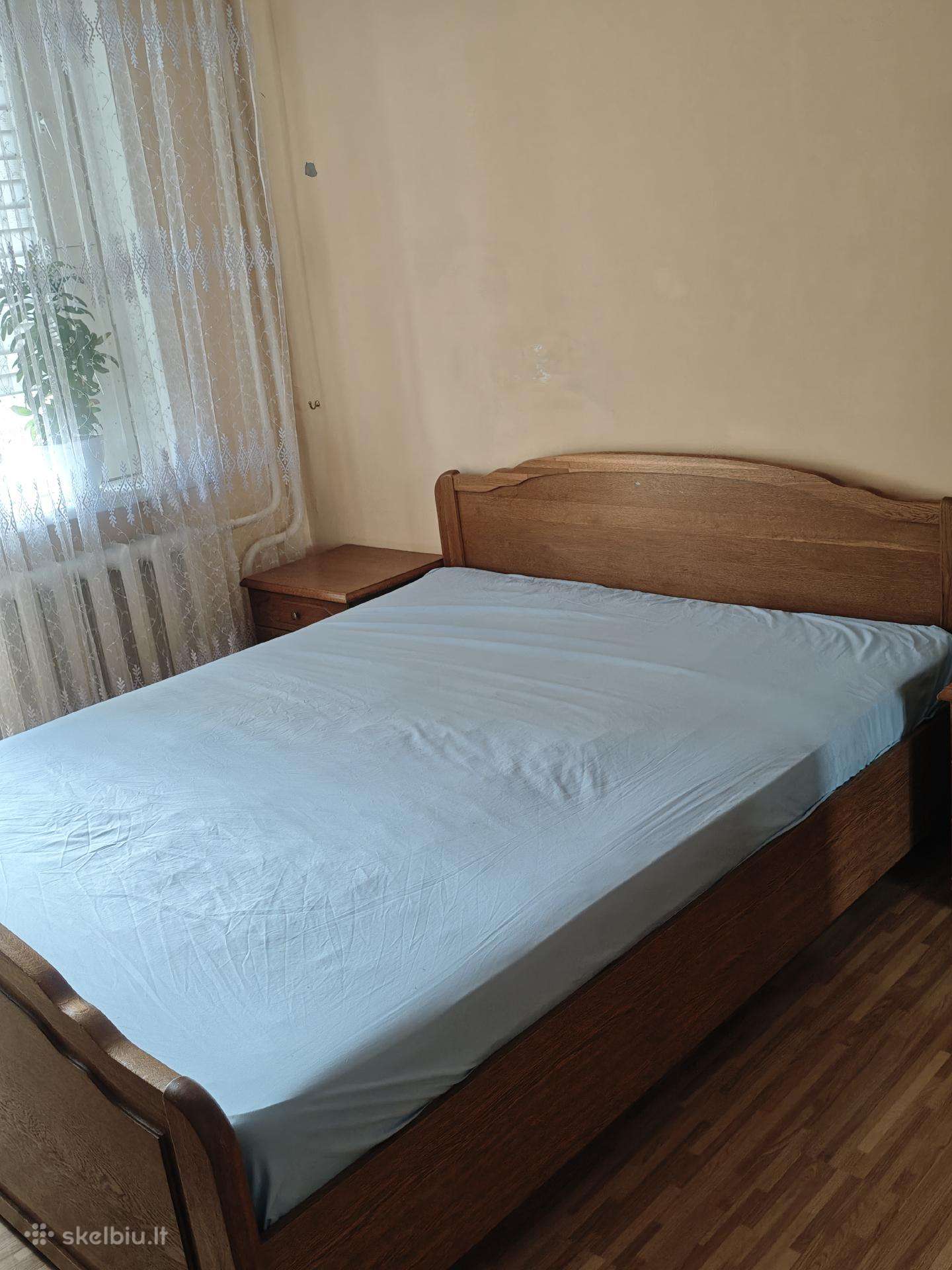 Medinis miegamojo baldų komplektas