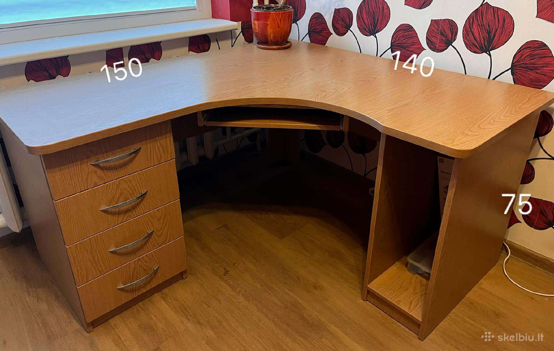 Rašomas stalas