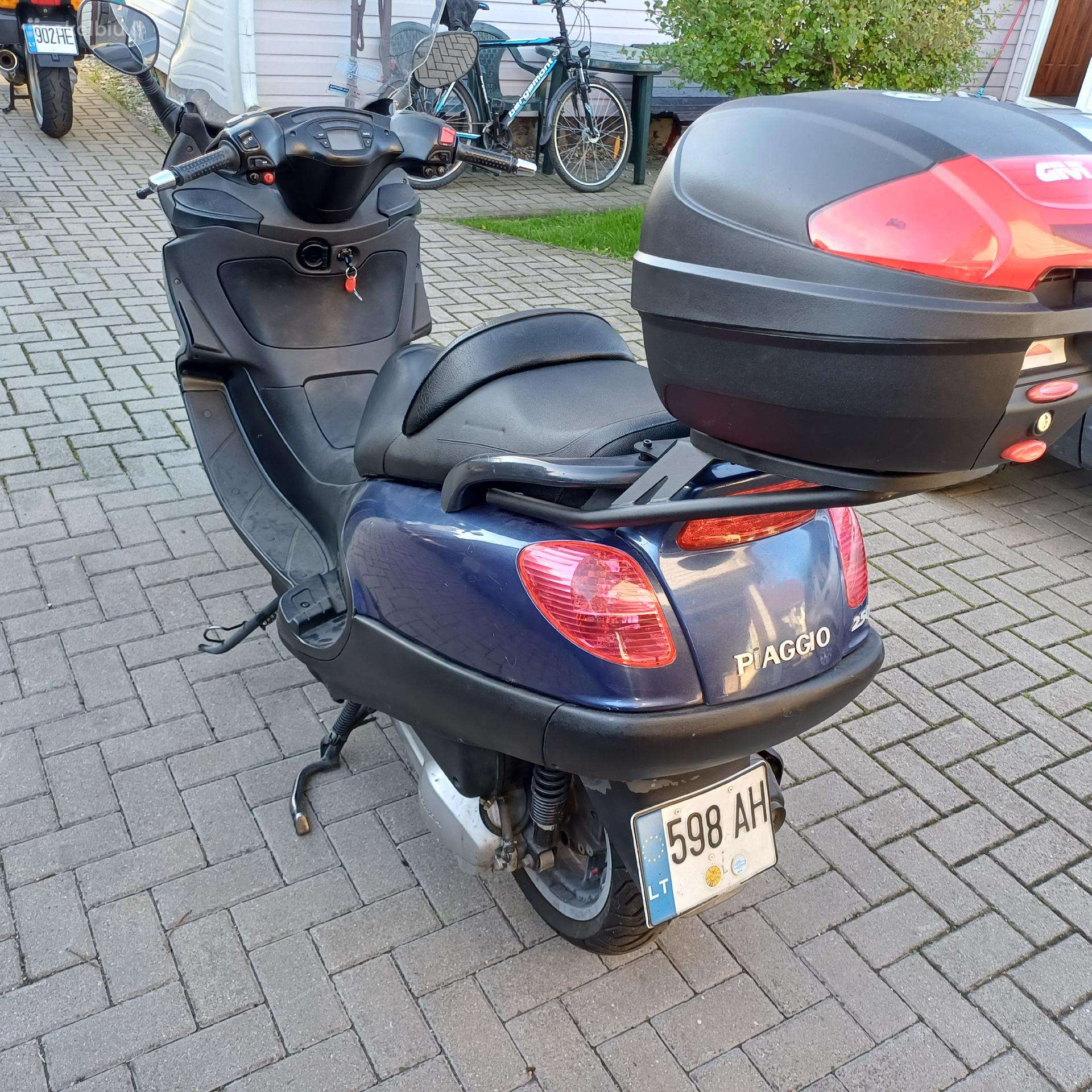 Piaggio X9 250cc, scooters / mopeds