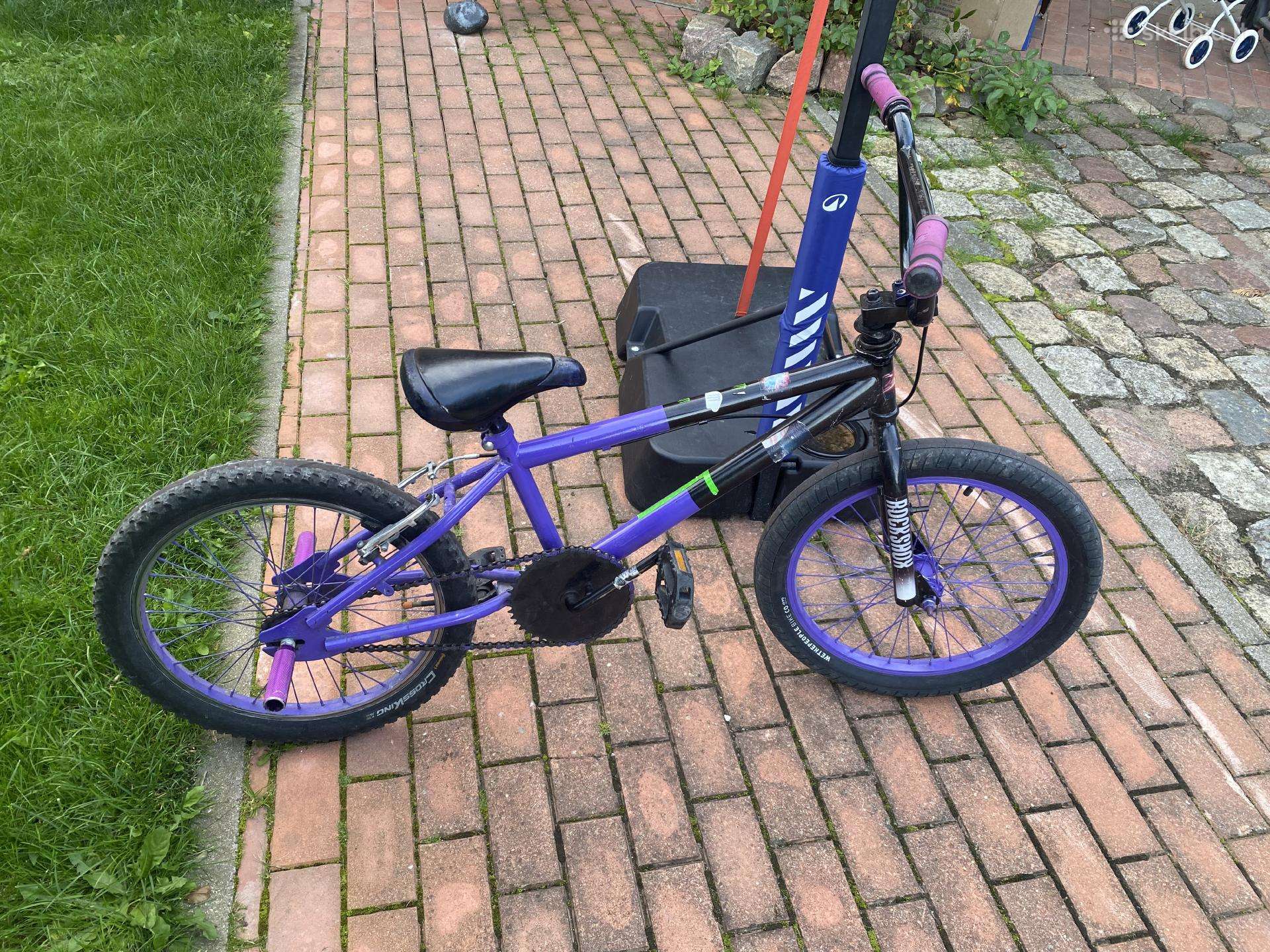 Triukinis dviratis BMX
