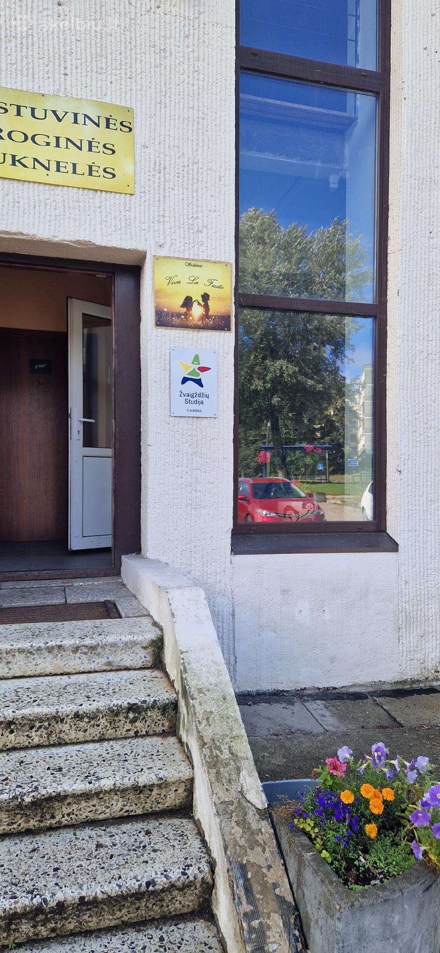 Lazdynuose nuomojamas jaukus kabinetas