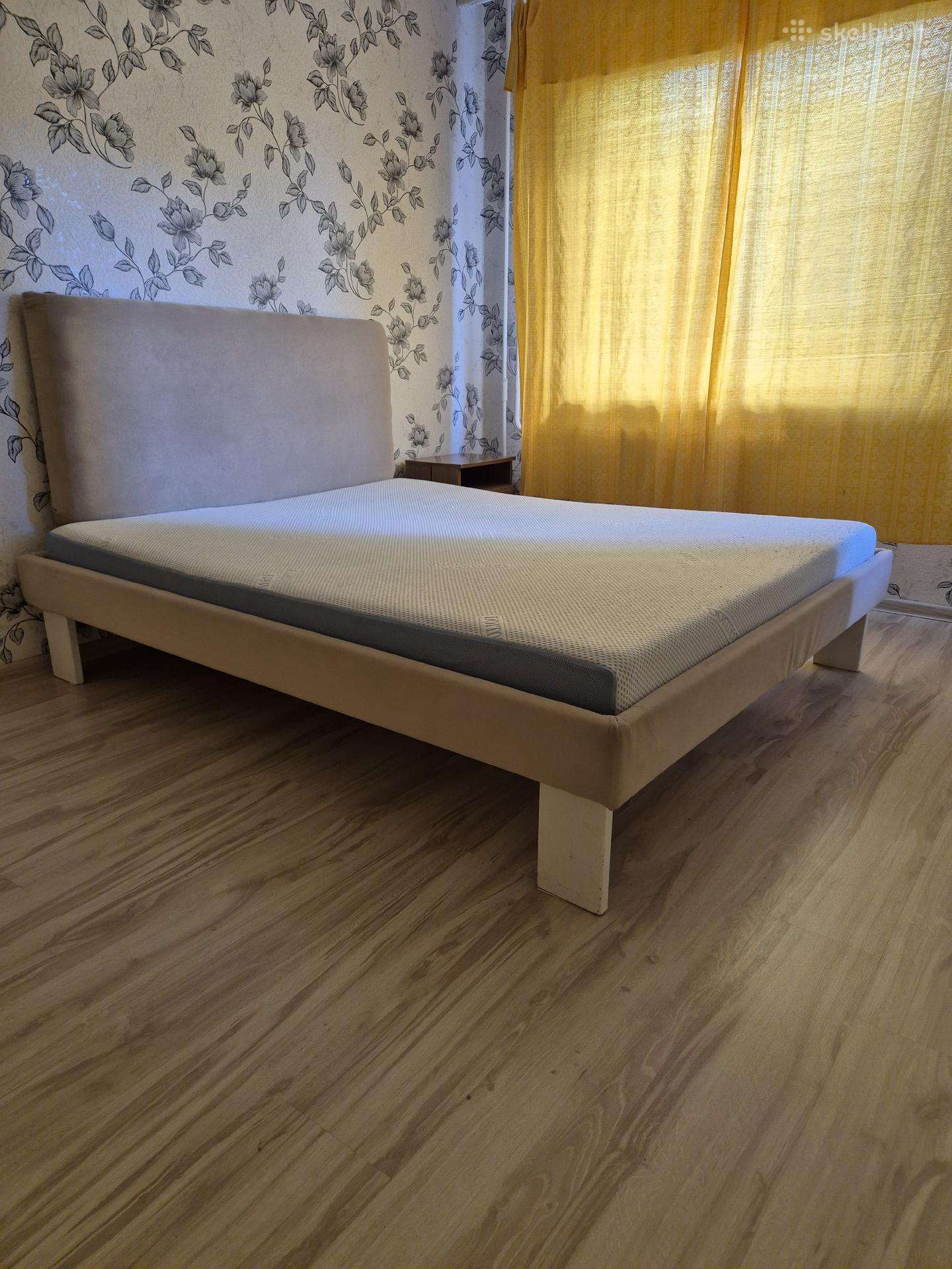 Dvigulė lova su Dormeo čiužiniu.